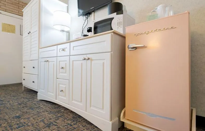 minibar in Gaido's Seaside Inn