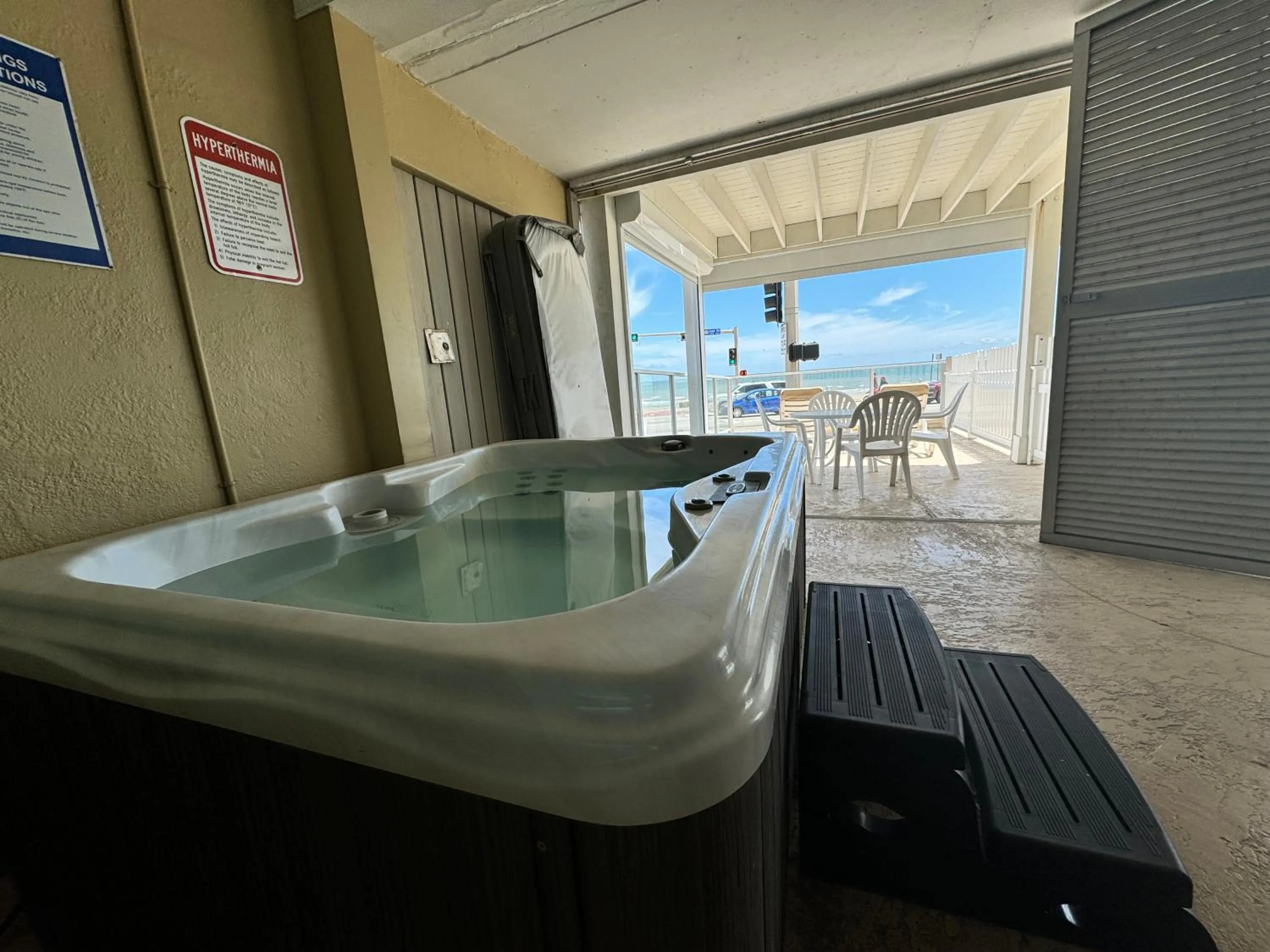 Hot Tub in Gaido's Seaside Inn