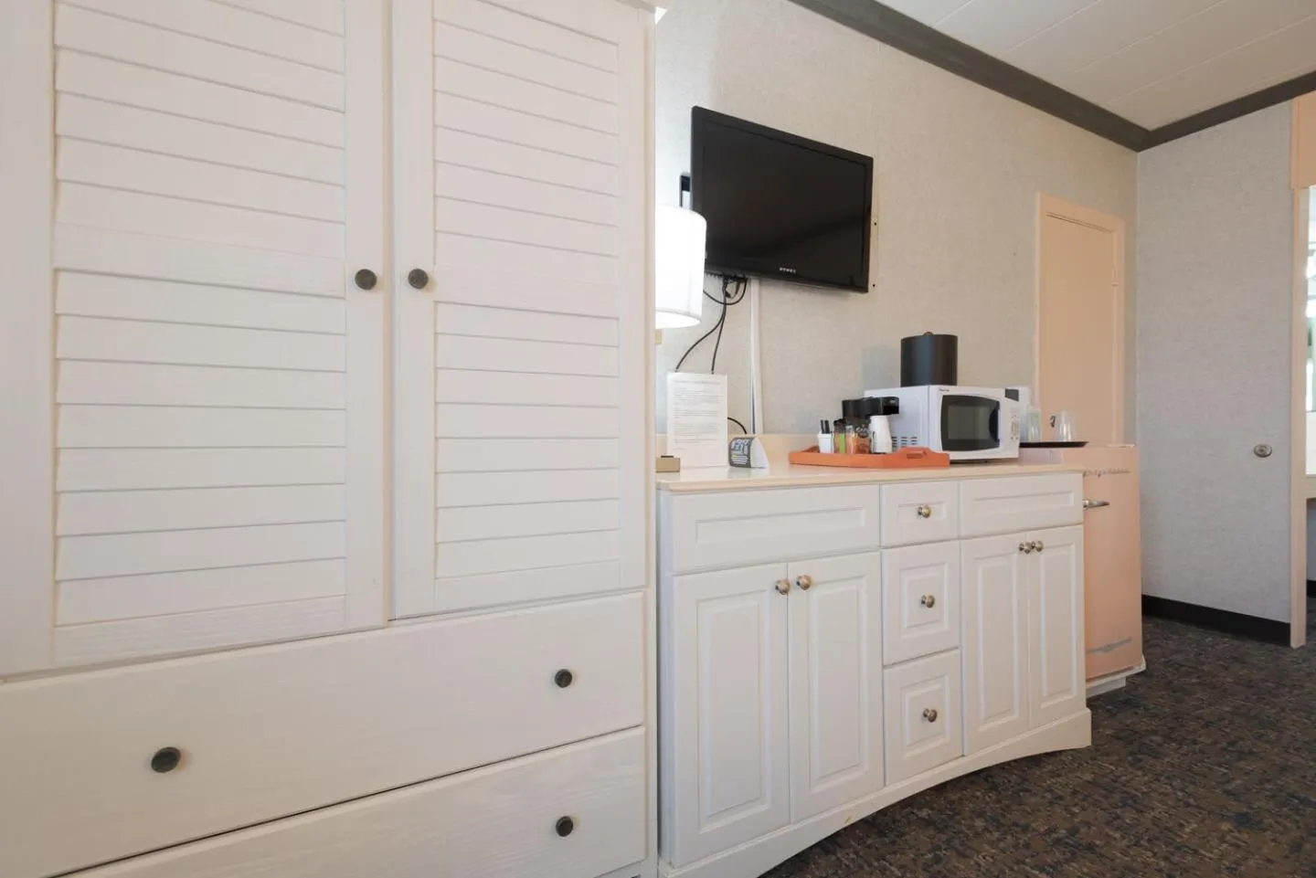 TV and multimedia in Gaido's Seaside Inn