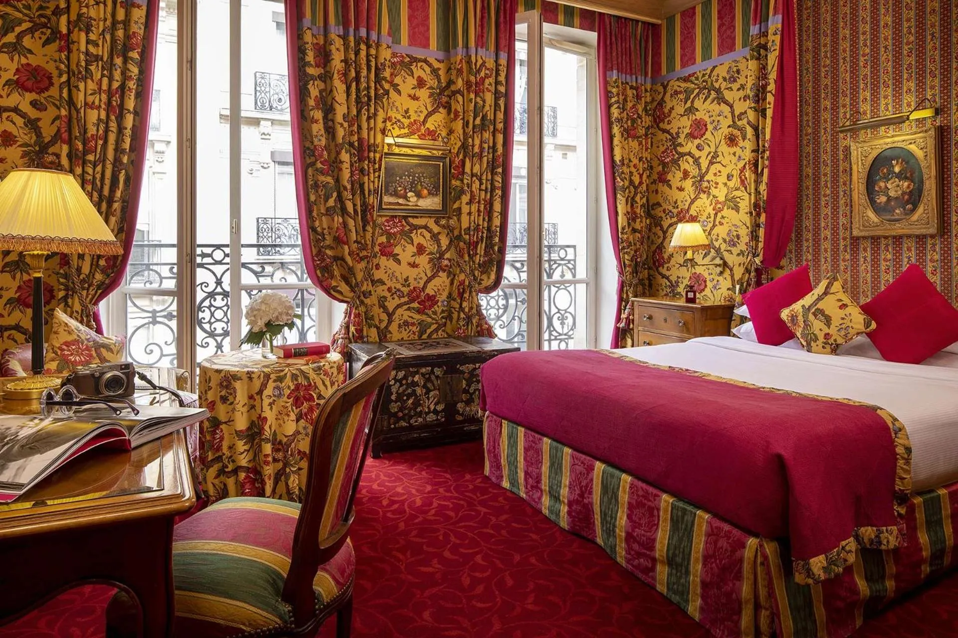 Photo of the whole room, Bed in Chambiges Elysées