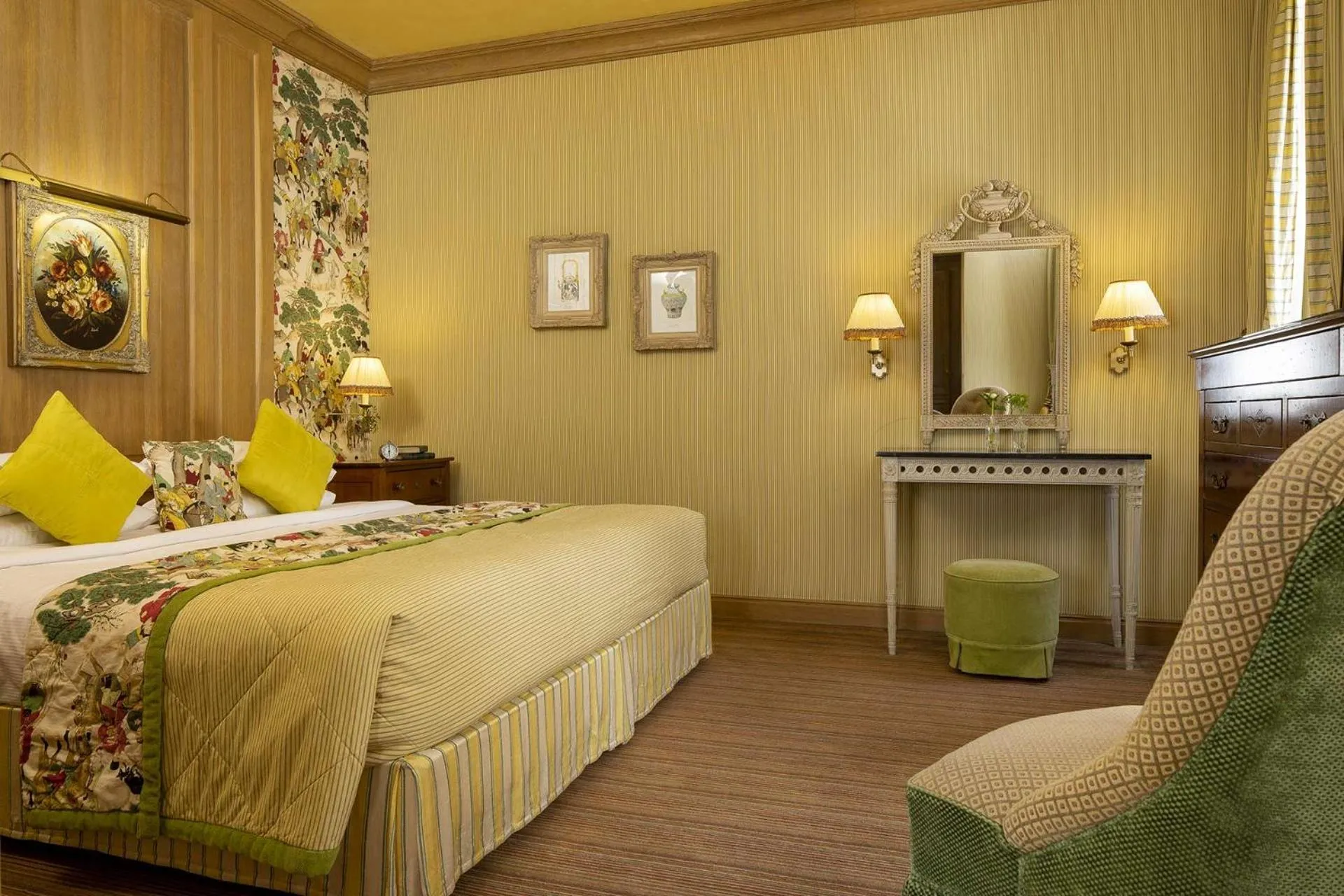 Bed in Chambiges Elysées