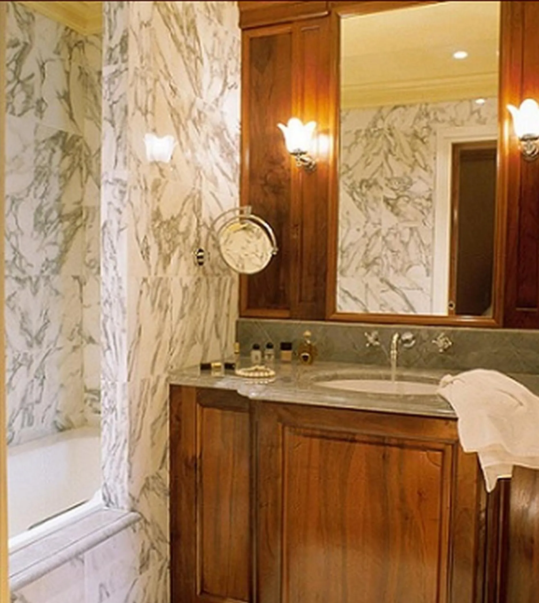 Bathroom in Chambiges Elysées