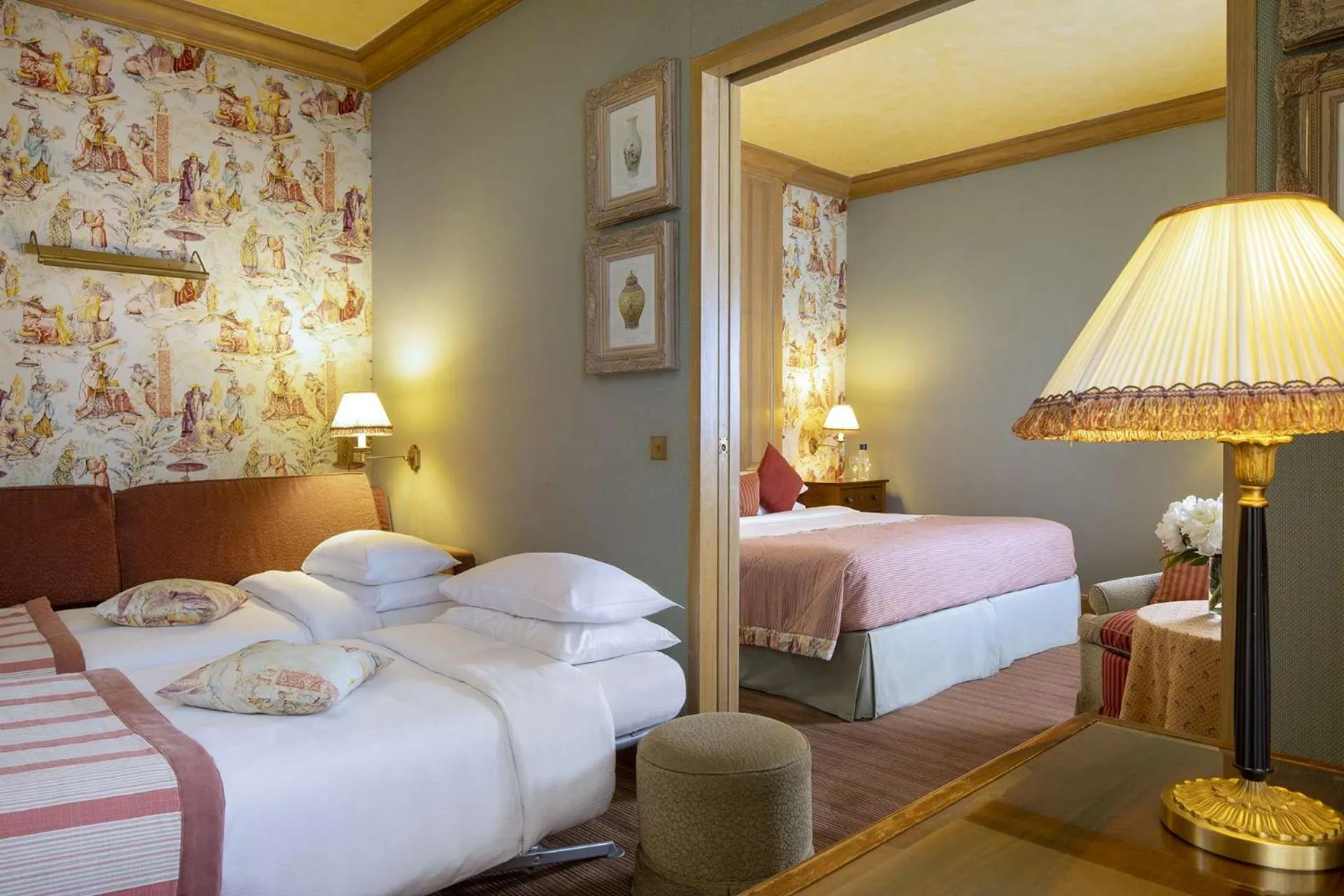 Photo of the whole room, Bed in Chambiges Elysées