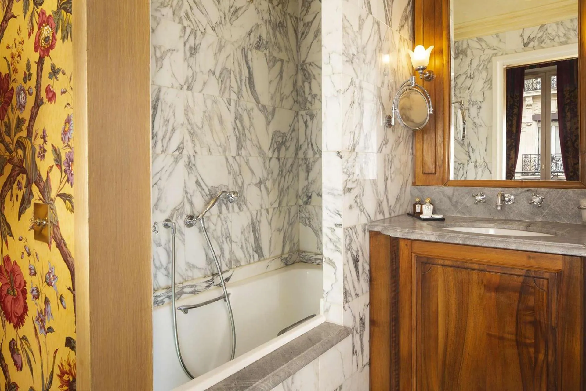 Bathroom in Chambiges Elysées