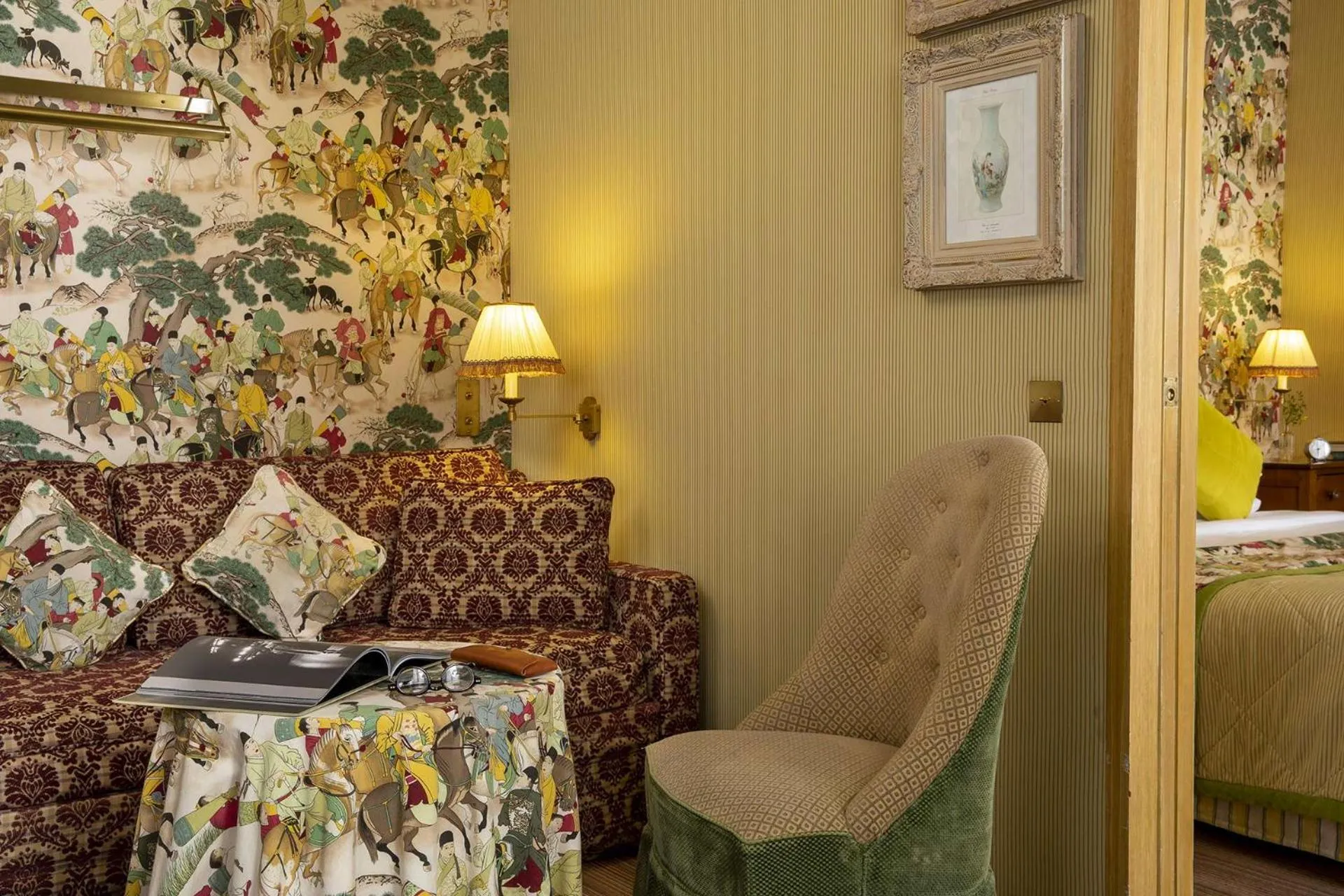 Living room, Bed in Chambiges Elysées