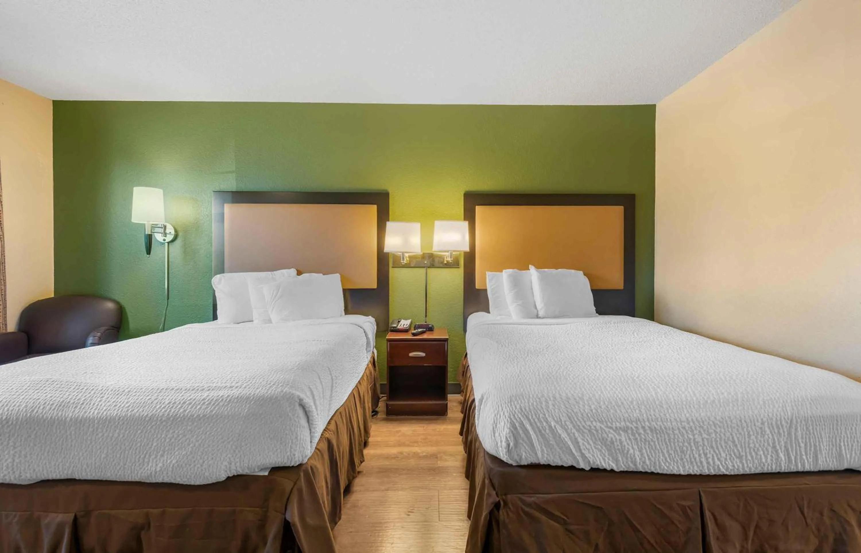Bedroom, Bed in Extended Stay America Suites - Pittsburgh - Monroeville