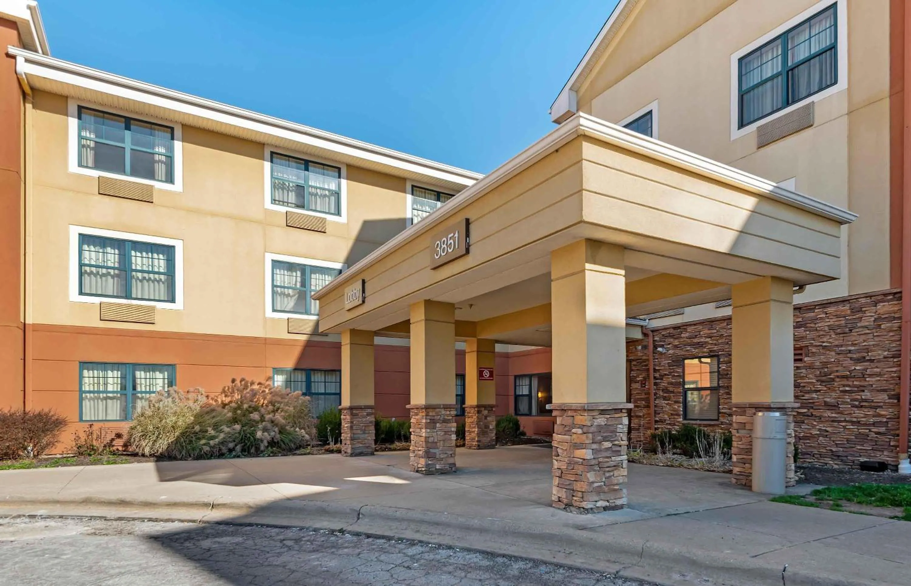 Property building in Extended Stay America Suites - Pittsburgh - Monroeville