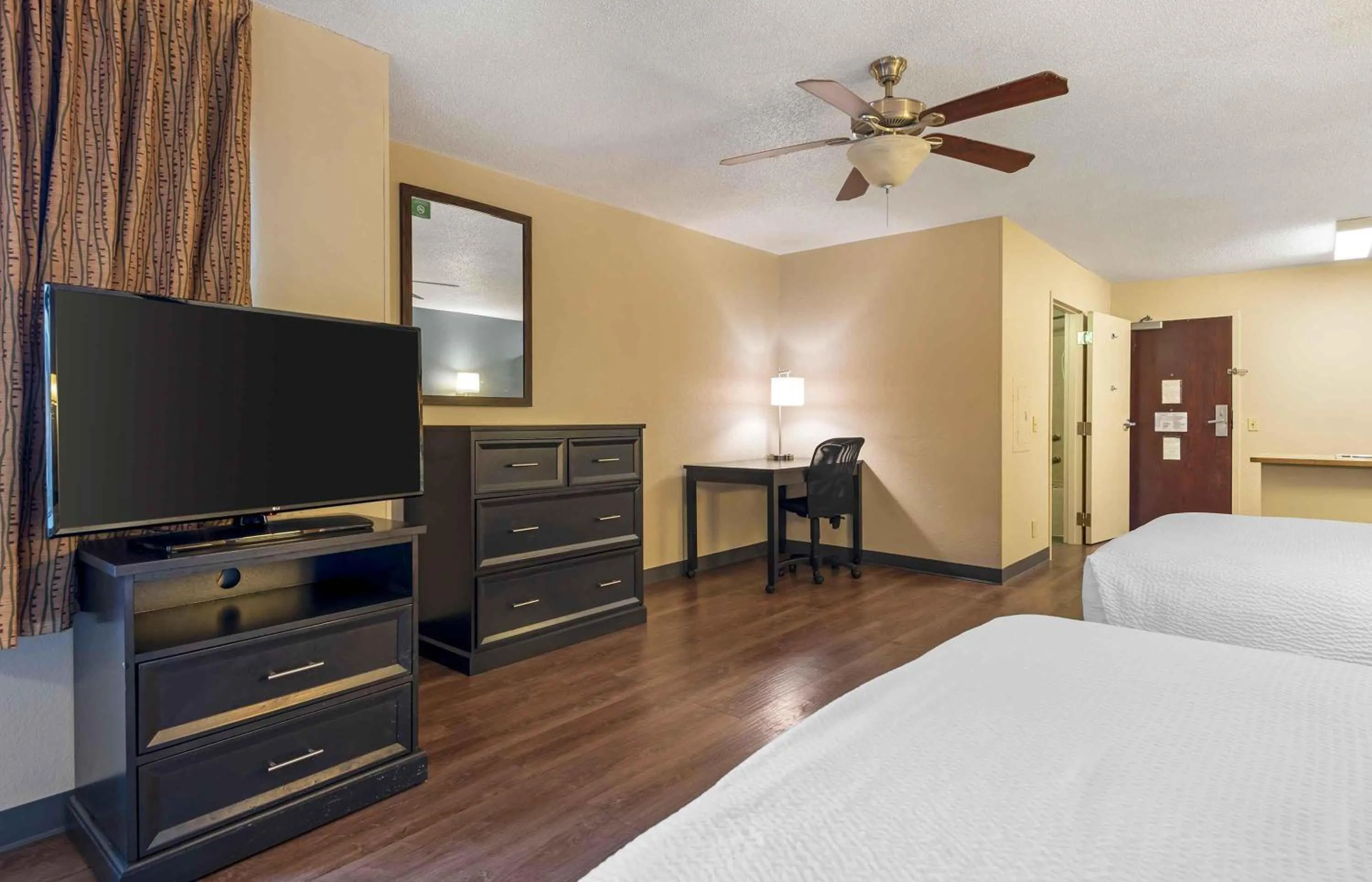 Bedroom, Bed in Extended Stay America Suites - Pittsburgh - Monroeville