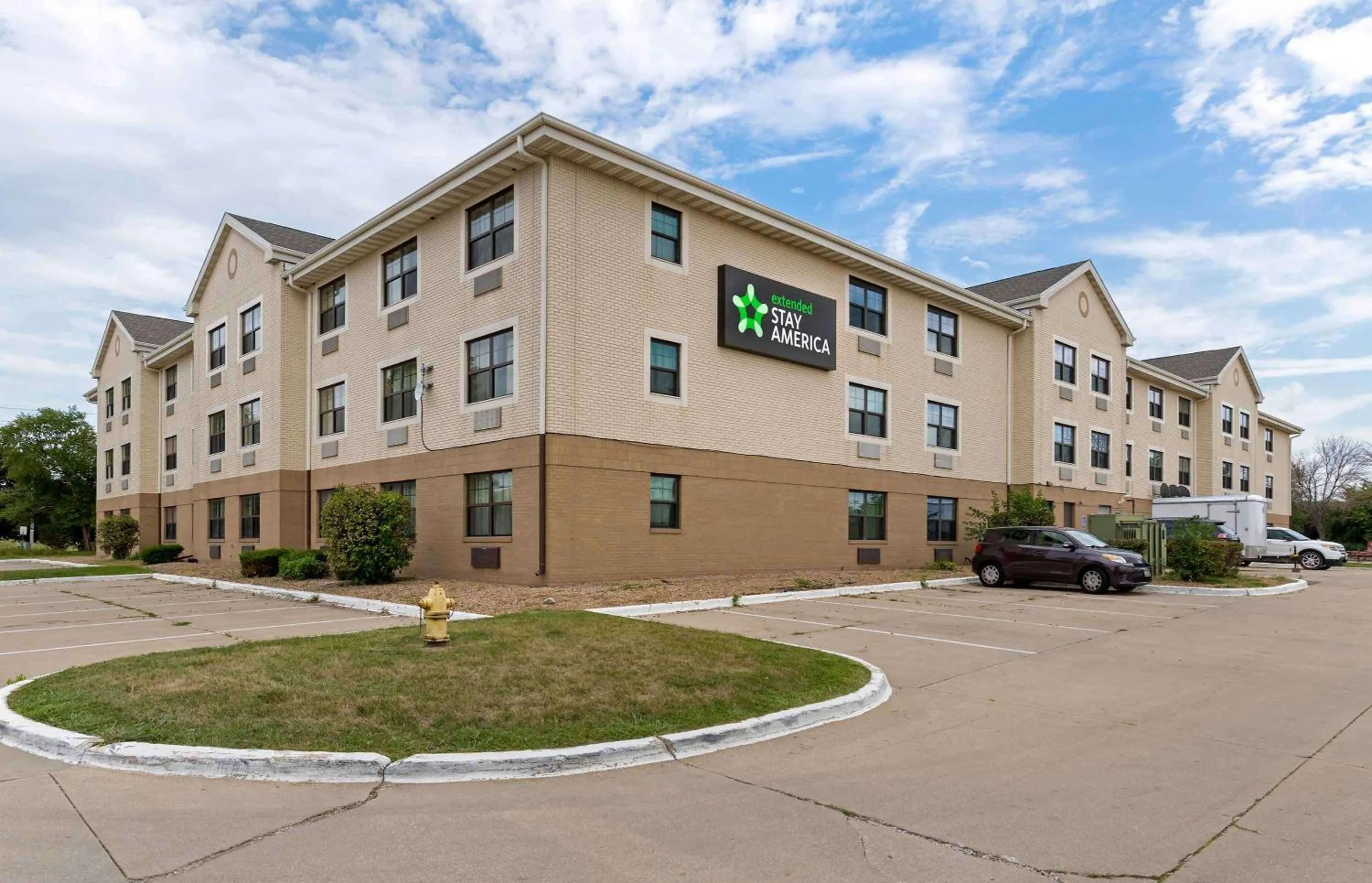 Property building in Extended Stay America Select Suites - Des Moines - Urbandale