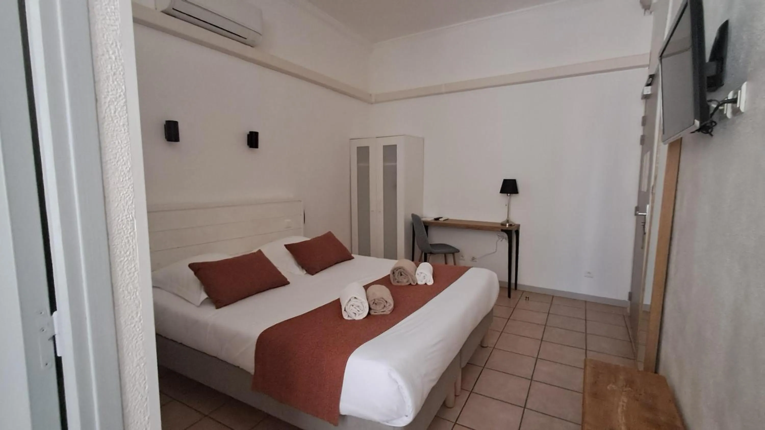 Bed in Hôtel L'Herbier d'Orange