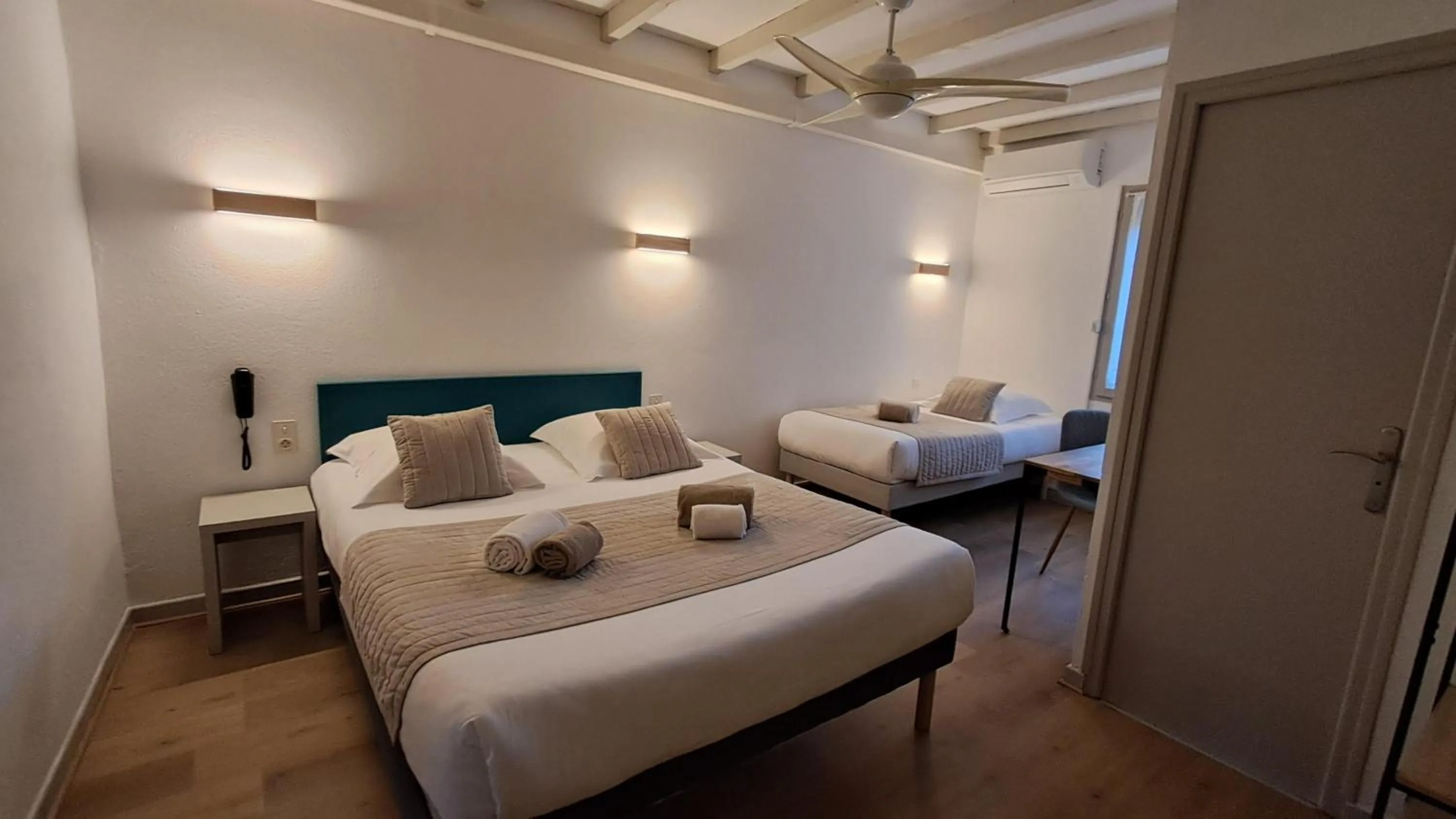 Triple Room in Hôtel L'Herbier d'Orange