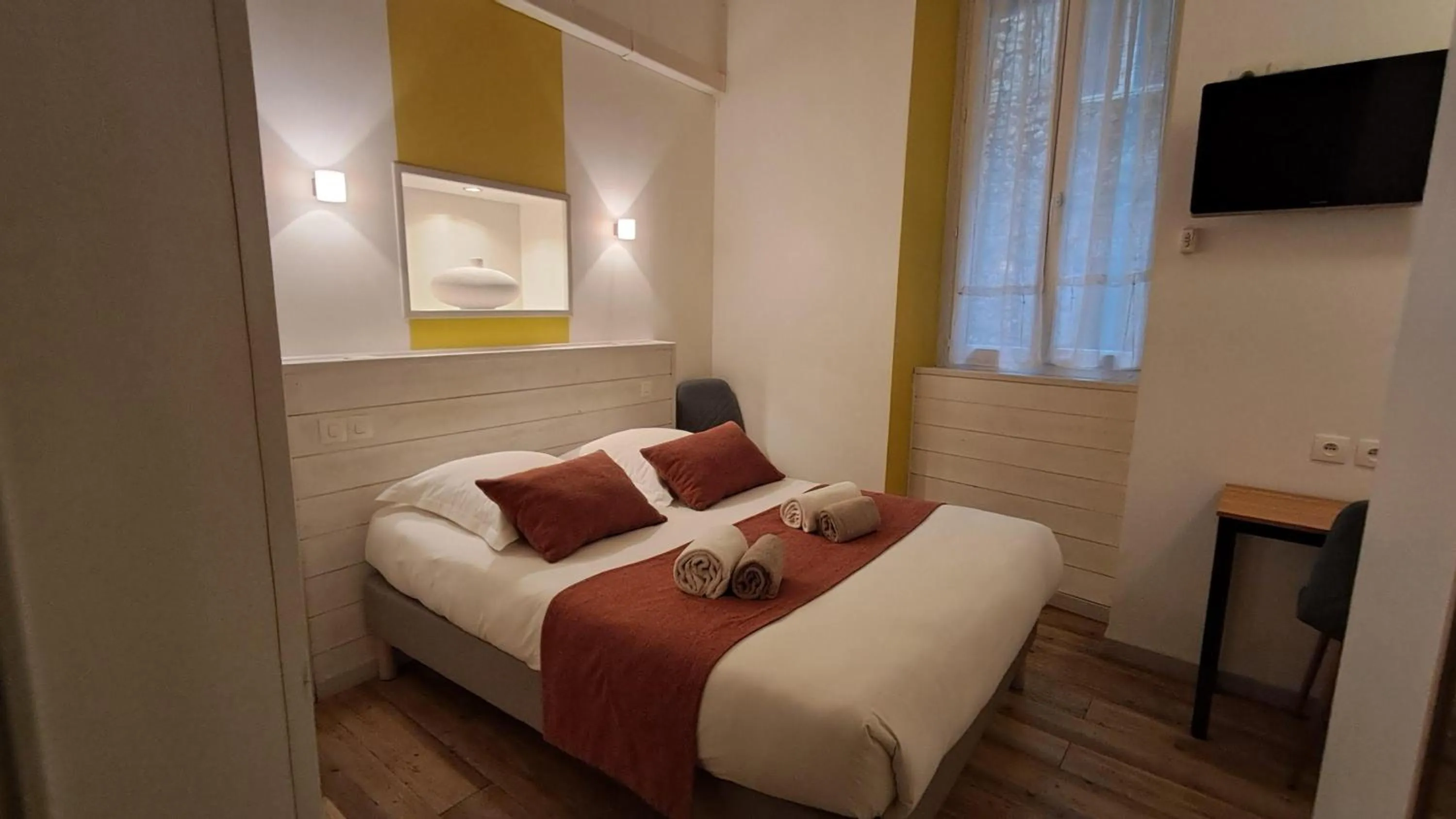 Bed in Hôtel L'Herbier d'Orange