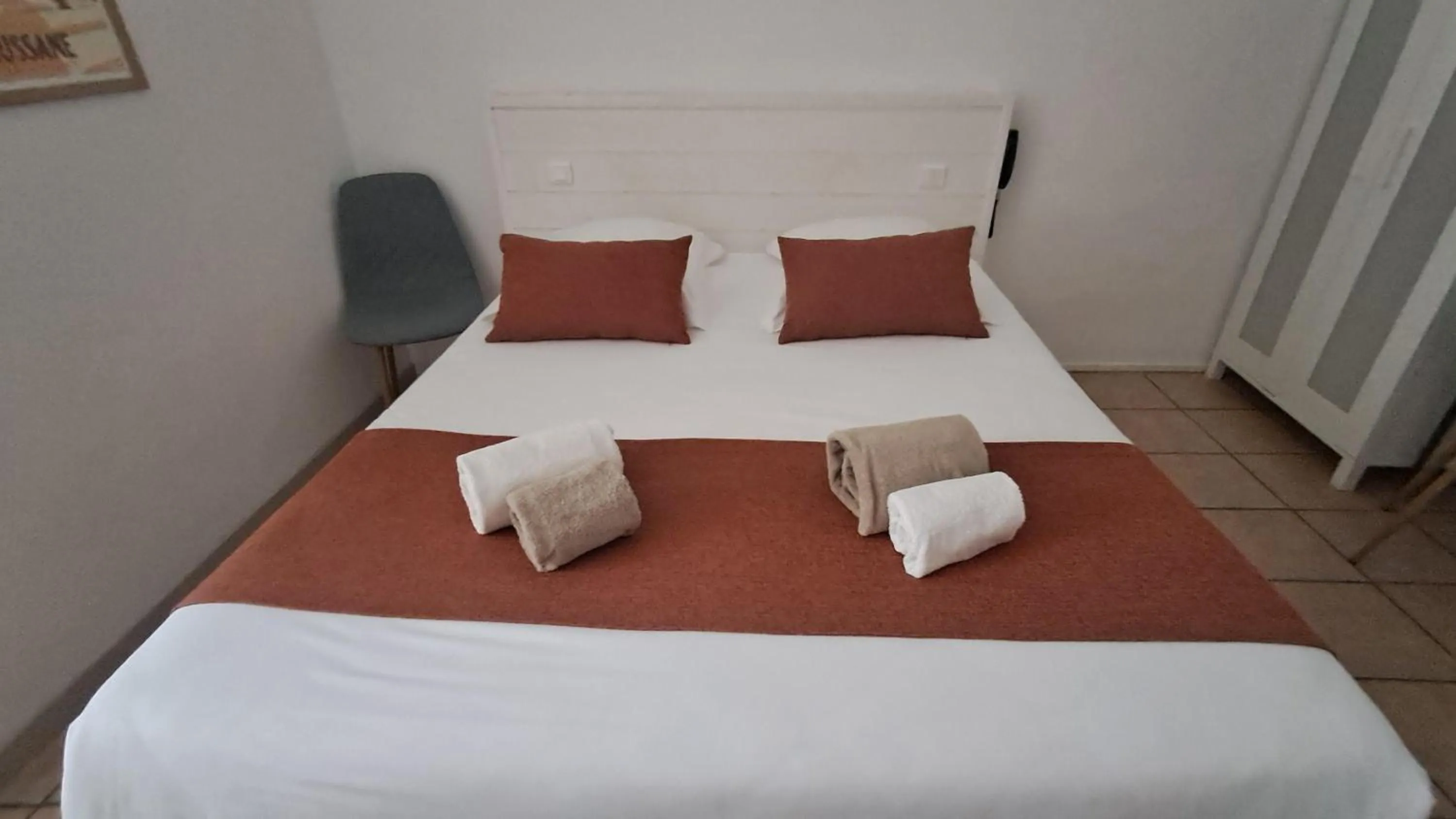 Bed in Hôtel L'Herbier d'Orange