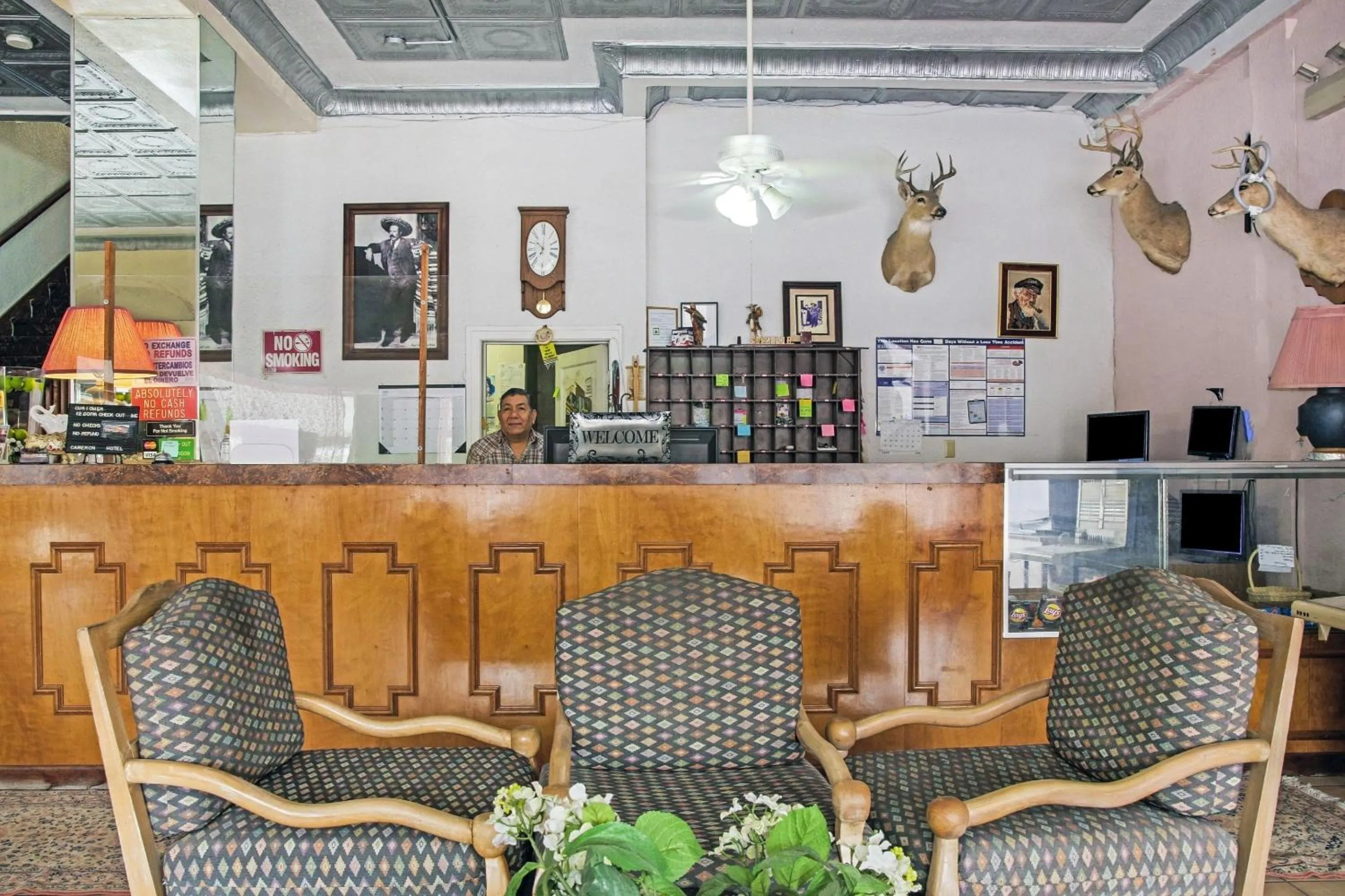 Lobby or reception in OYO Historic Cameron Hotel Brownsville I-69E