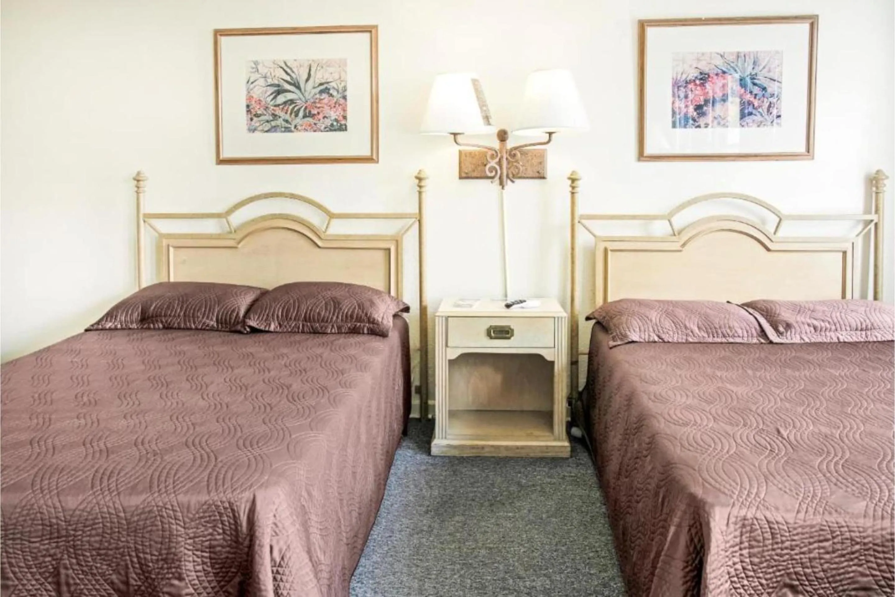 Bedroom, Bed in OYO Historic Cameron Hotel Brownsville I-69E