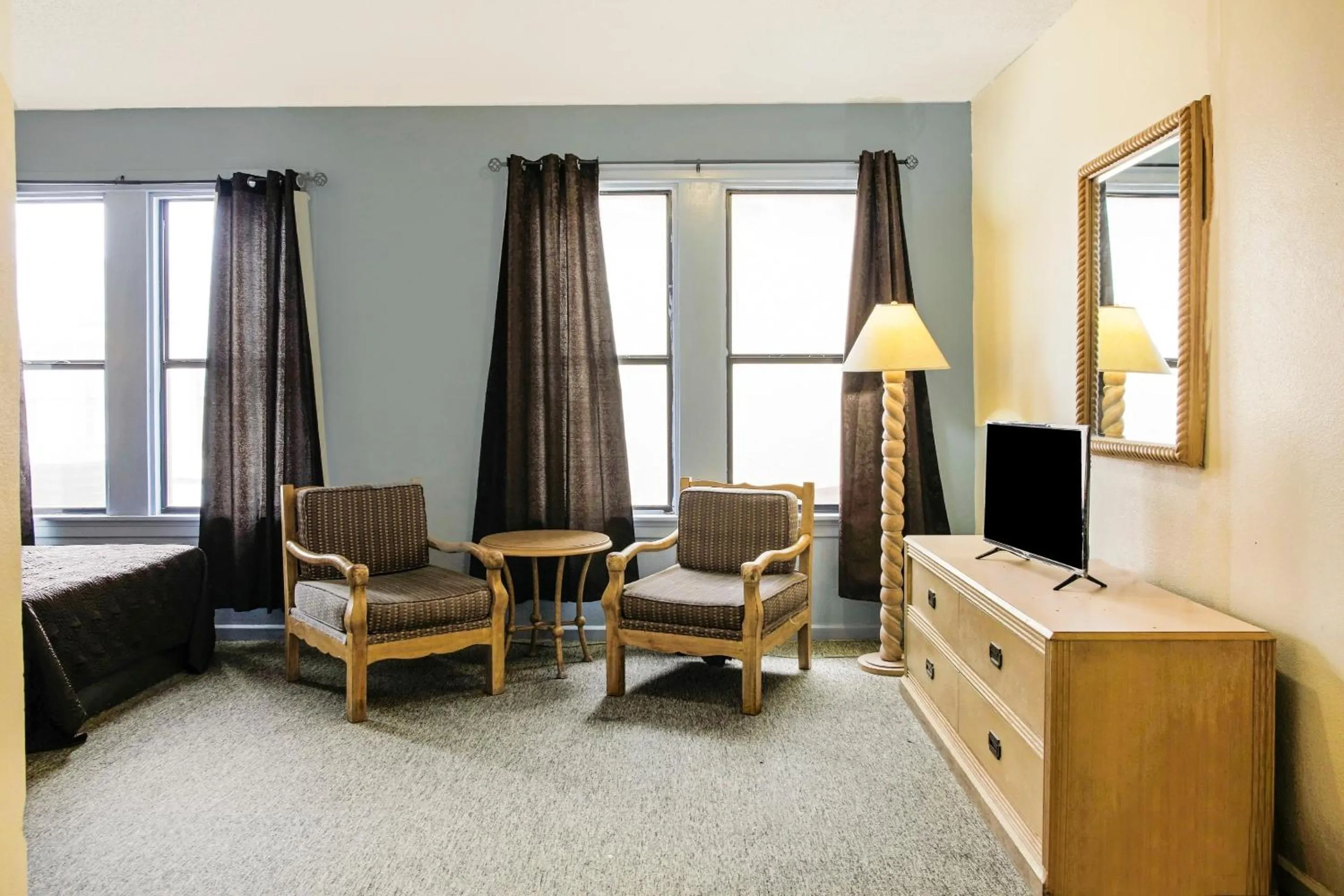 Bedroom in OYO Historic Cameron Hotel Brownsville I-69E