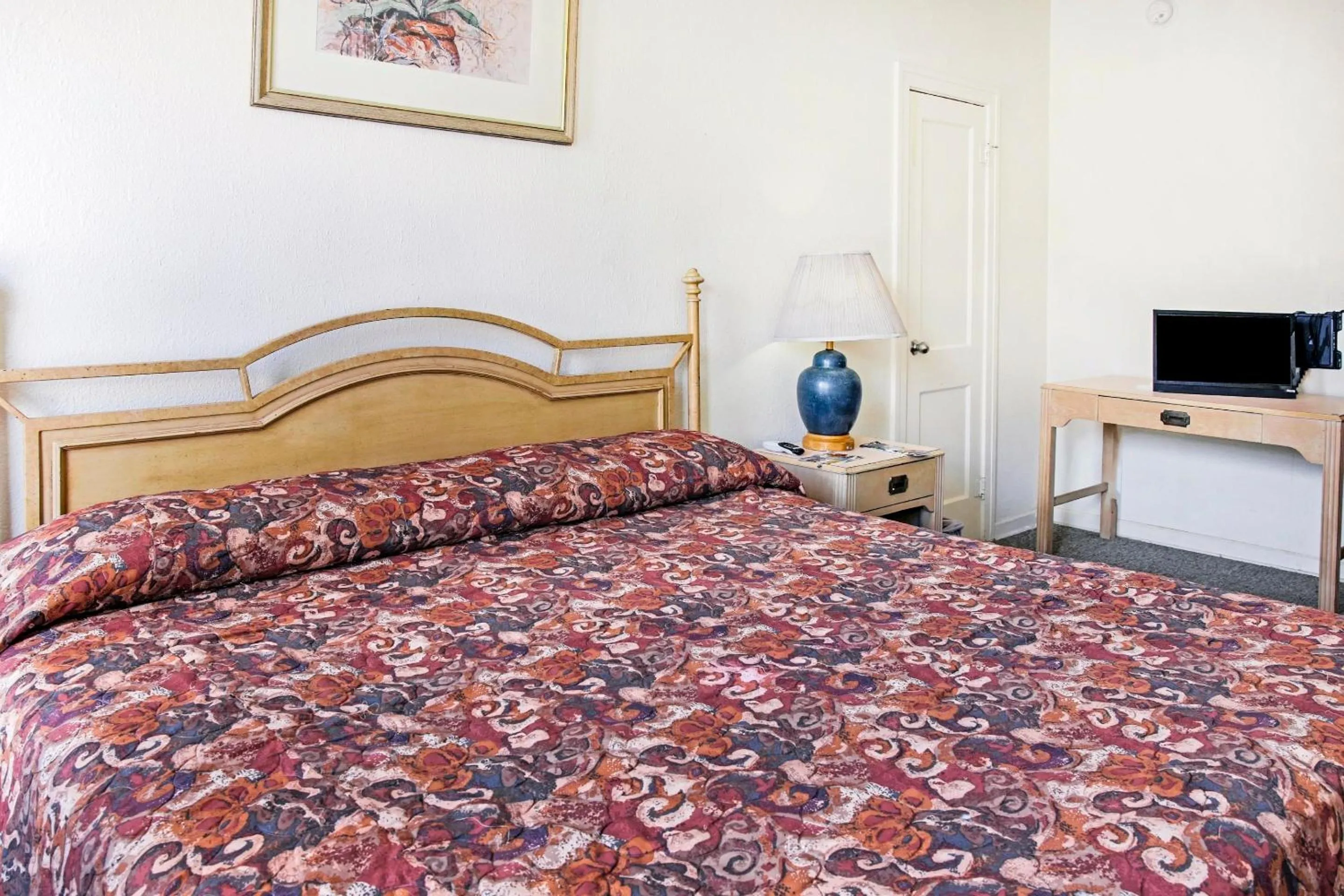 Bedroom, Bed in OYO Historic Cameron Hotel Brownsville I-69E