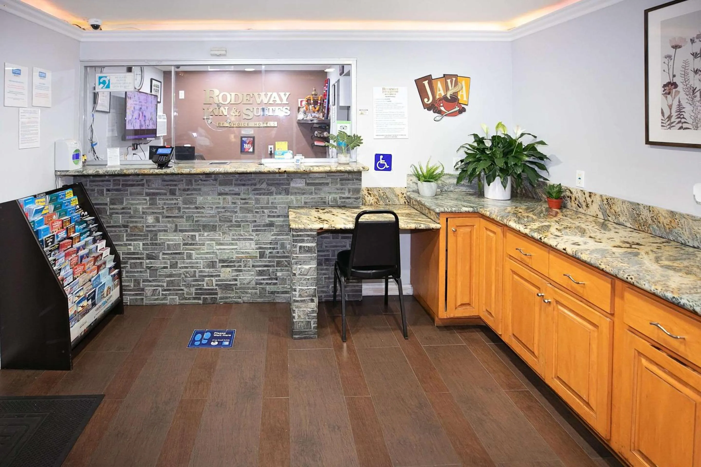 Lobby or reception in Rodeway Inn & Suites Bellflower