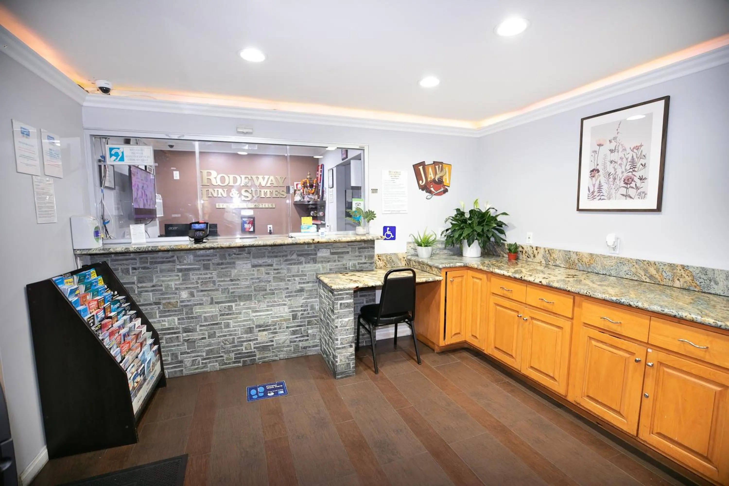 Lobby or reception in Rodeway Inn & Suites Bellflower