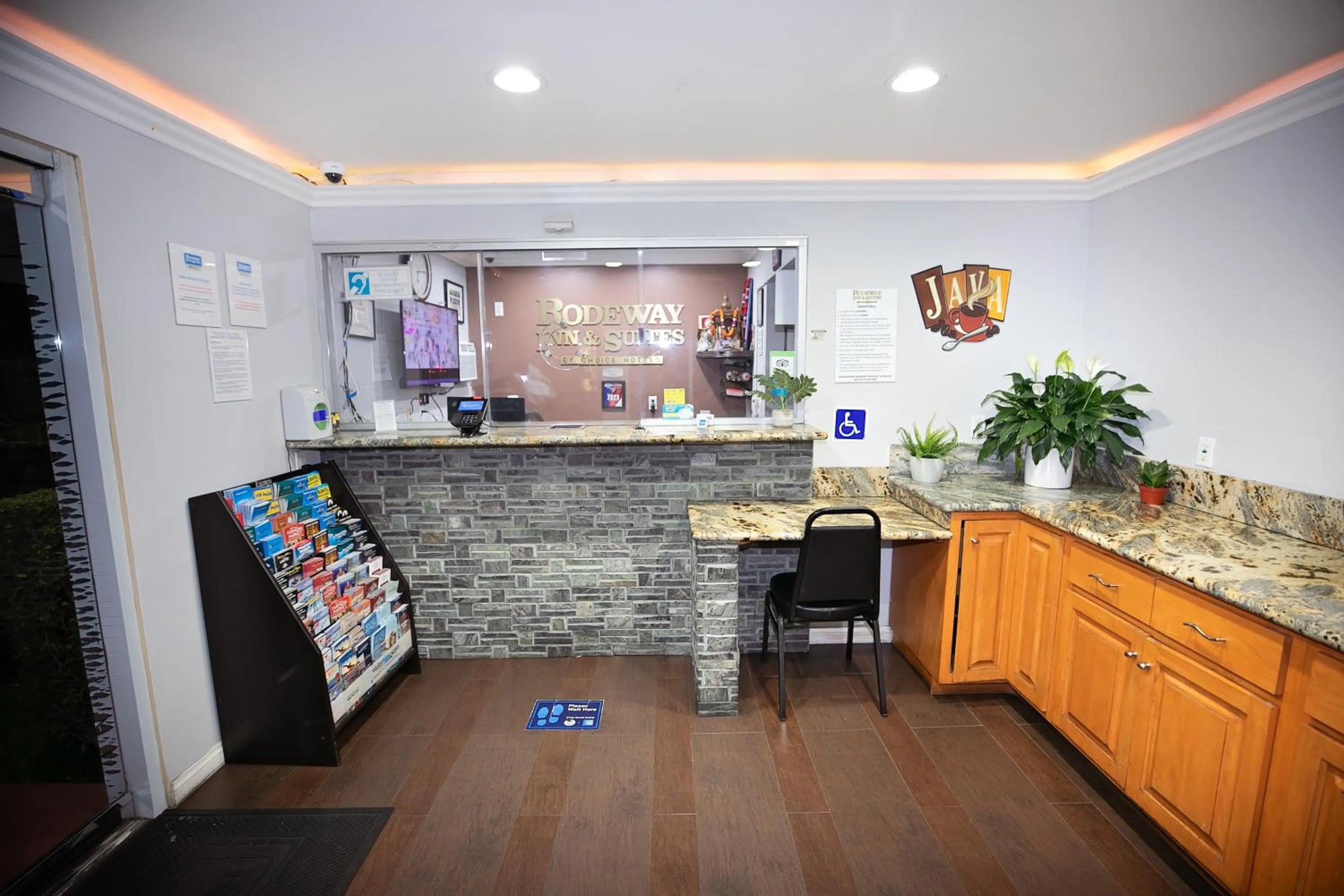 Lobby or reception in Rodeway Inn & Suites Bellflower