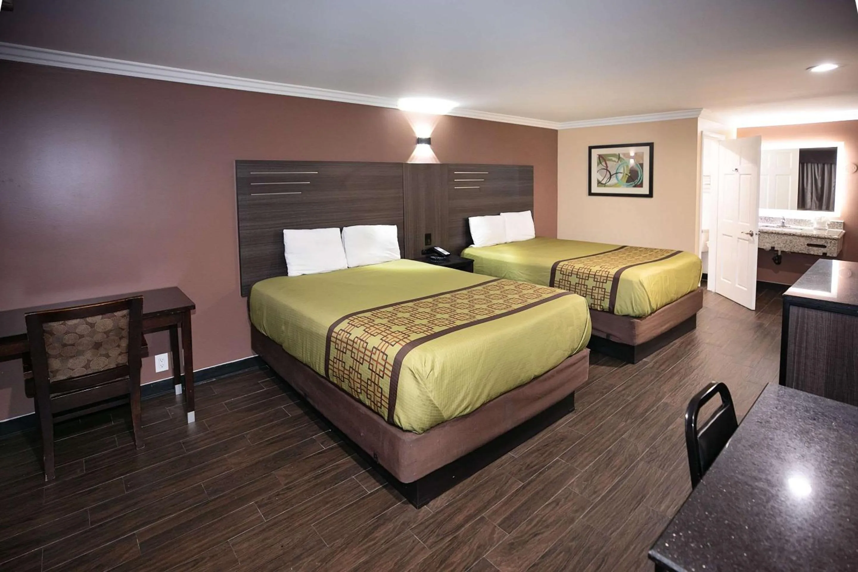 Bedroom, Bed in Rodeway Inn & Suites Bellflower