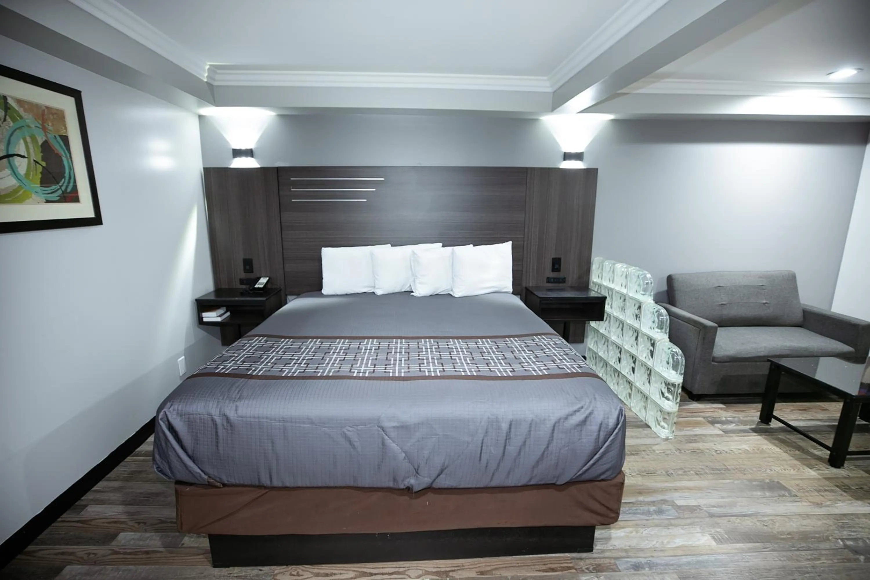 Bed in Rodeway Inn & Suites Bellflower