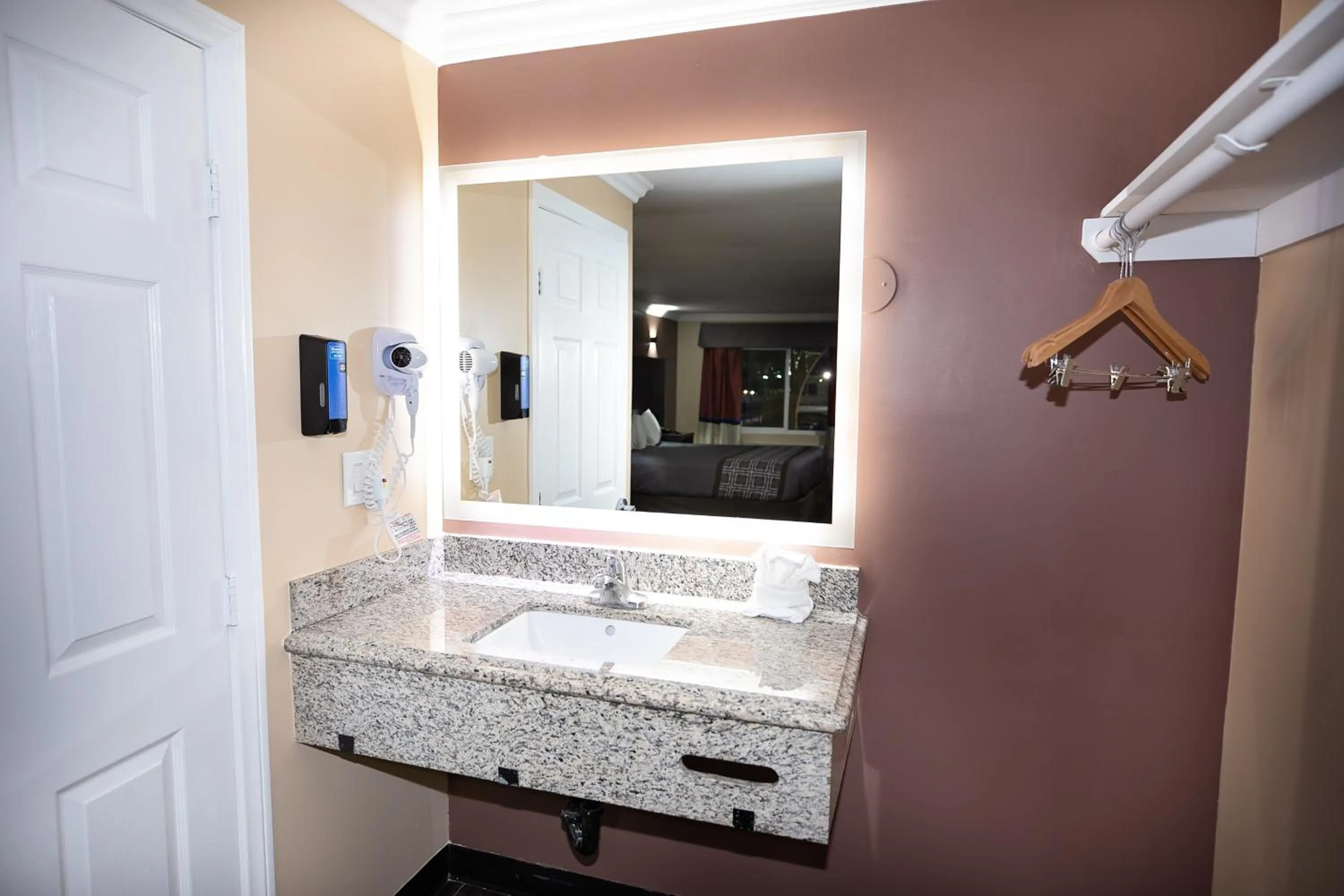 Bathroom in Rodeway Inn & Suites Bellflower