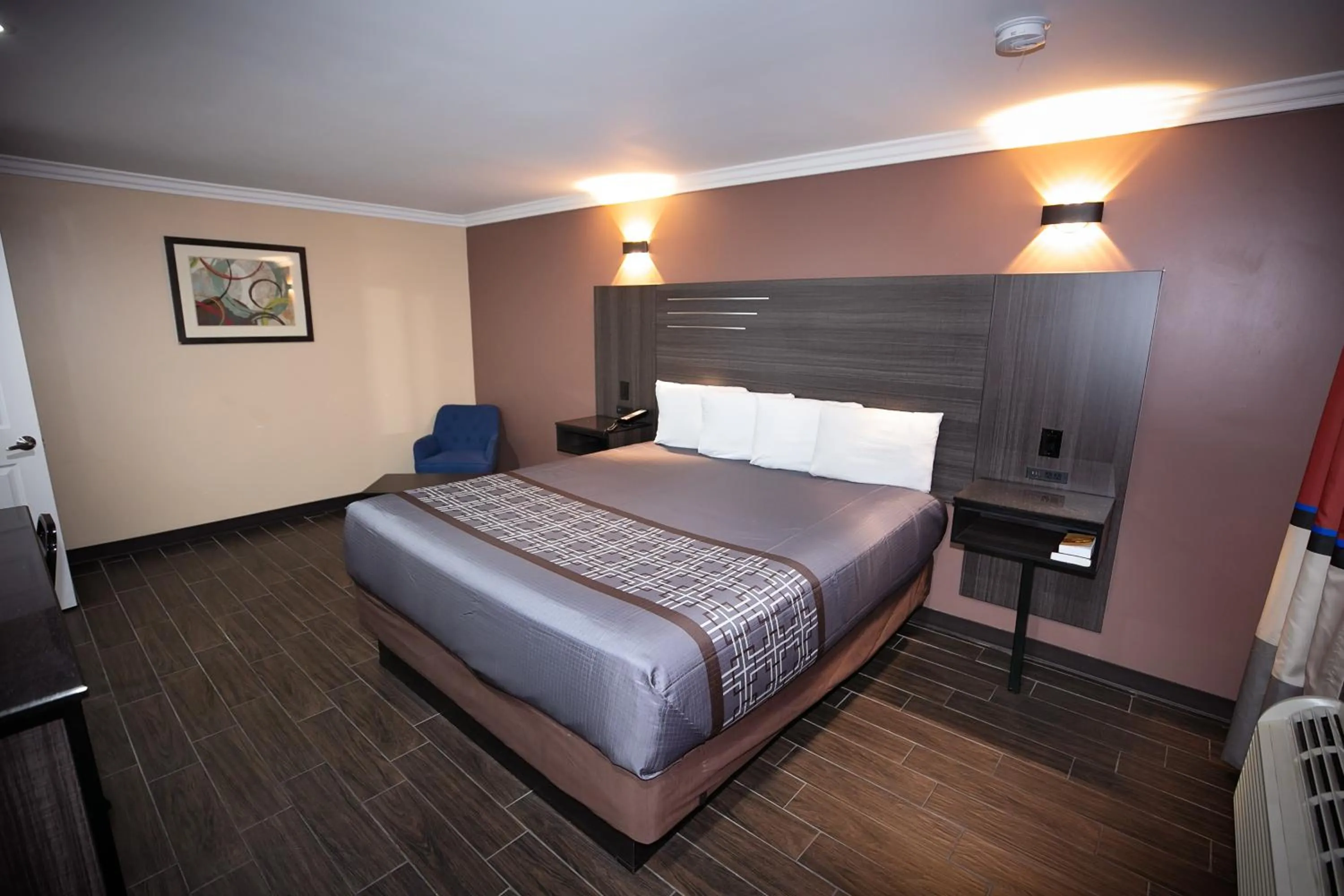 Bedroom, Bed in Rodeway Inn & Suites Bellflower