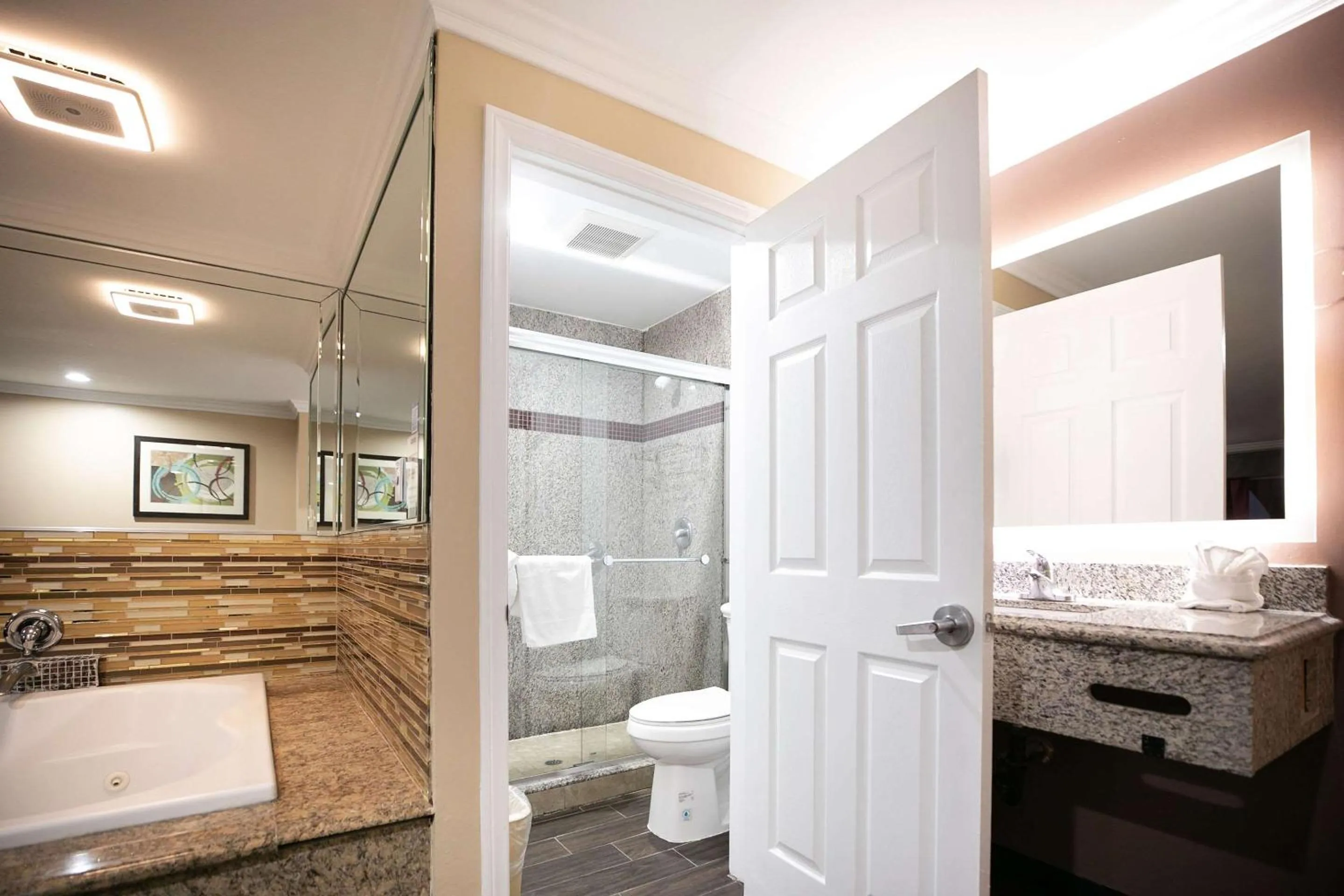 Bedroom in Rodeway Inn & Suites Bellflower