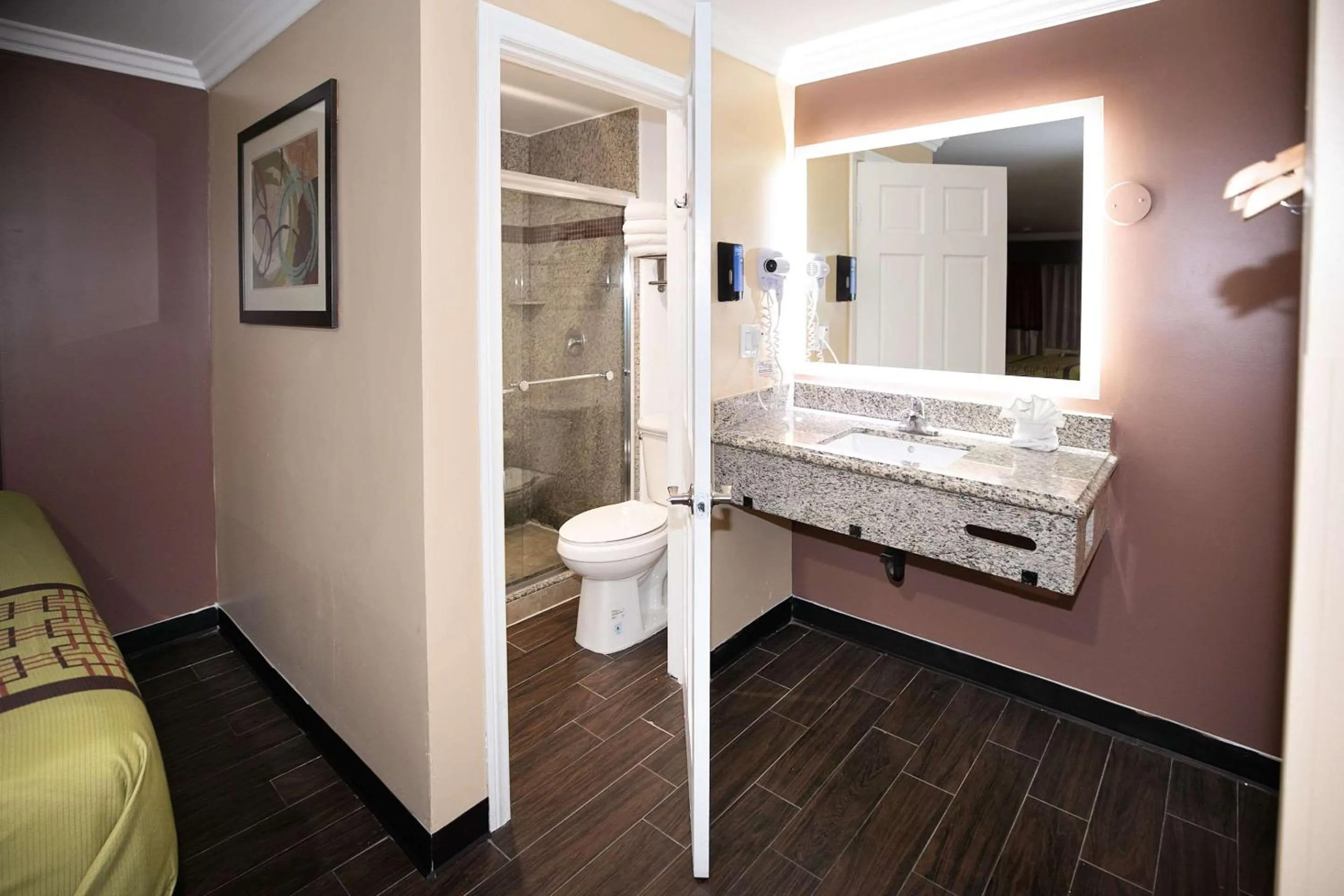 Bedroom, Bed in Rodeway Inn & Suites Bellflower