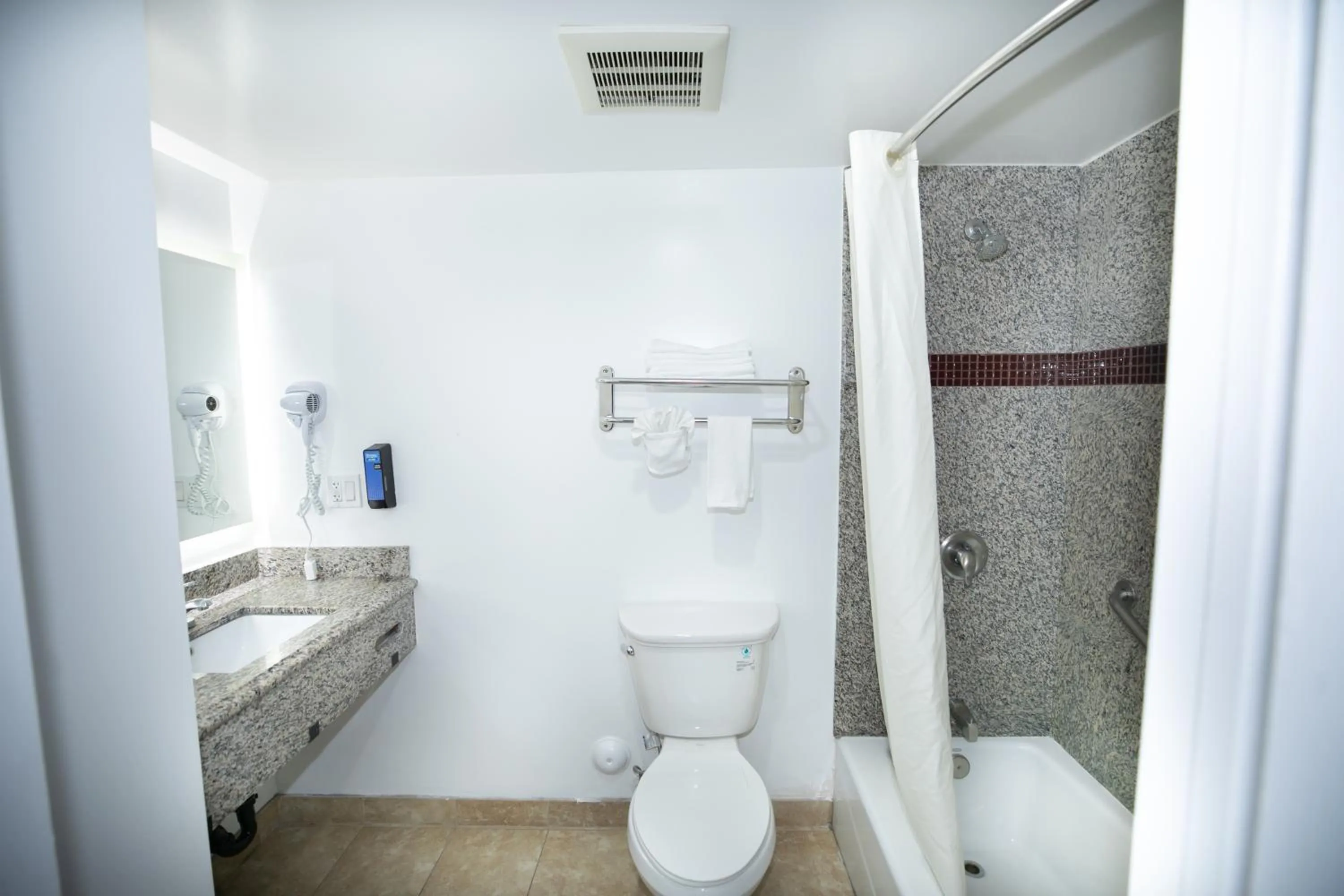 Bathroom in Rodeway Inn & Suites Bellflower