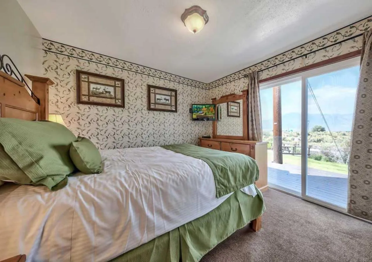 Bed in Walker River Lodge