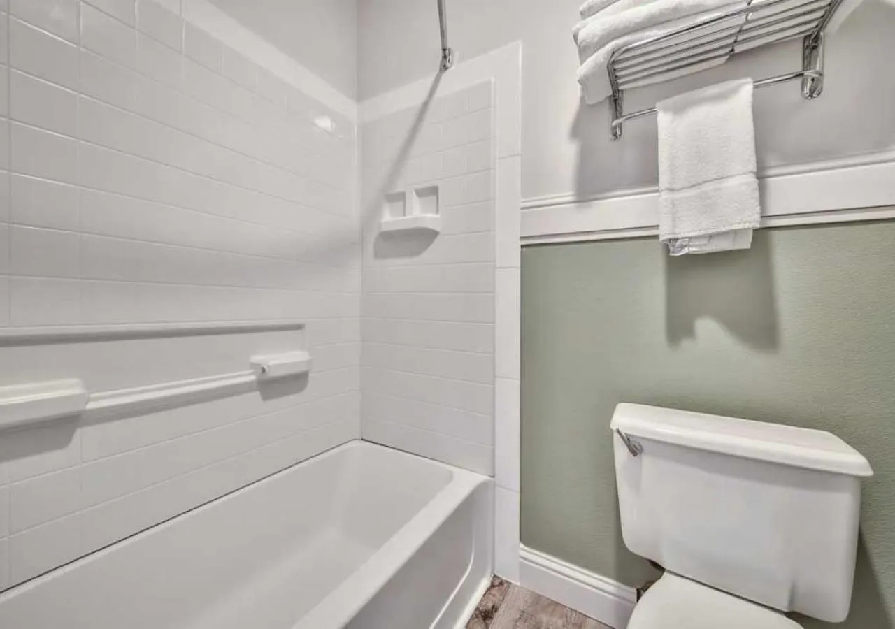 Shower in Walker River Lodge