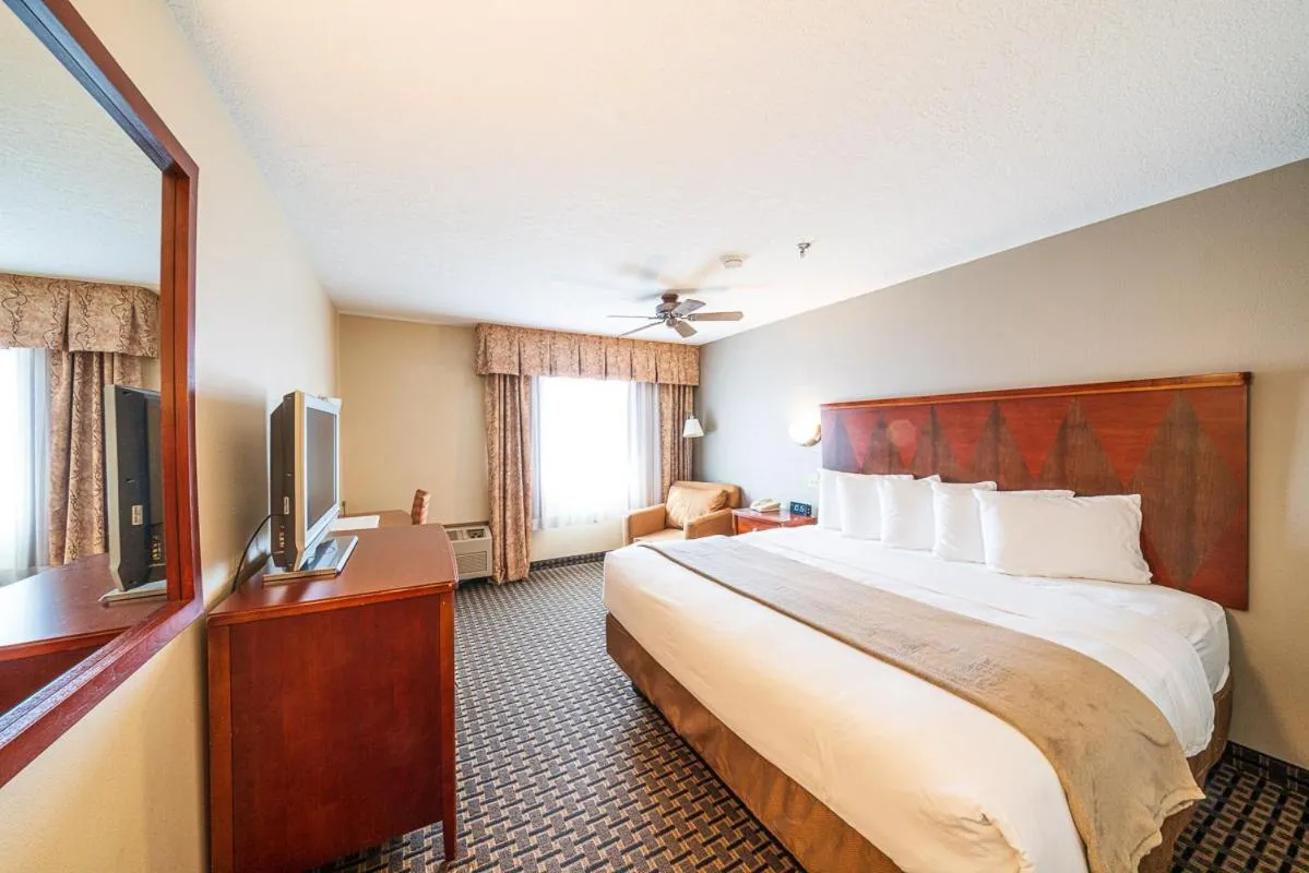 Bed in Alpine Inn & Suites Gunnison