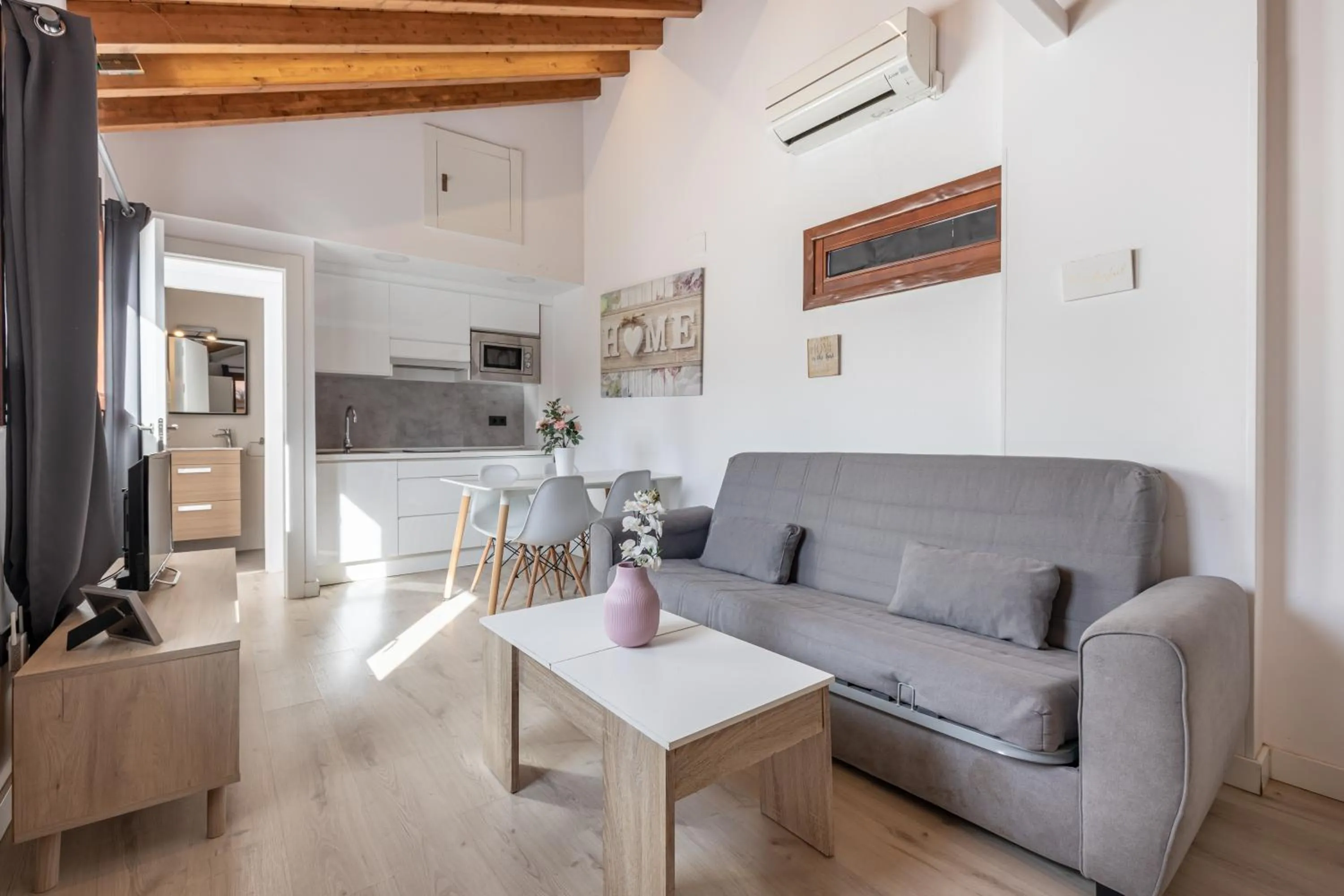 Living room in Apartamentos Granada Deluxe 3000