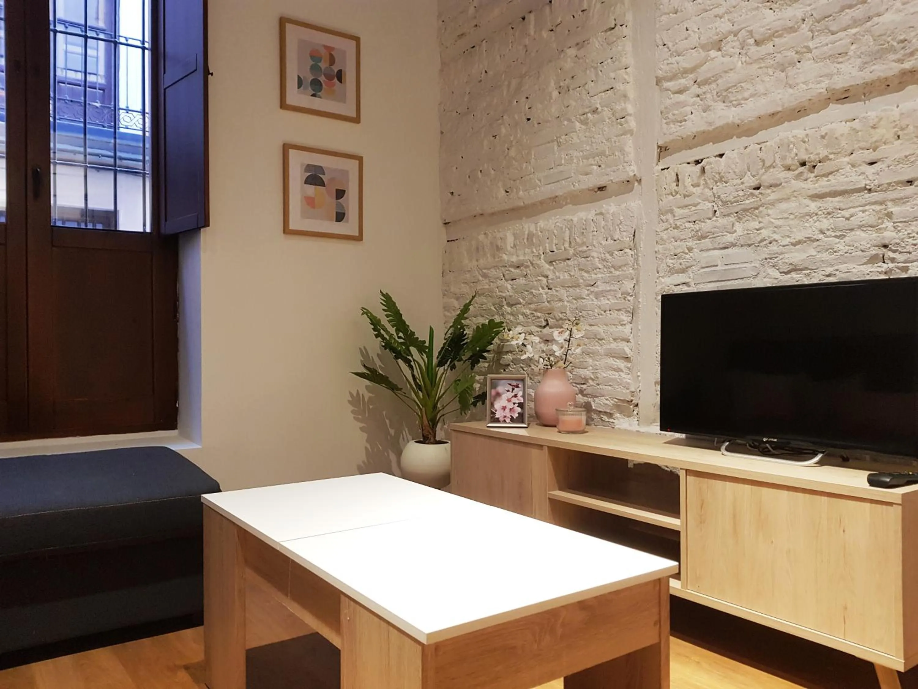 TV and multimedia in Apartamentos Granada Deluxe 3000