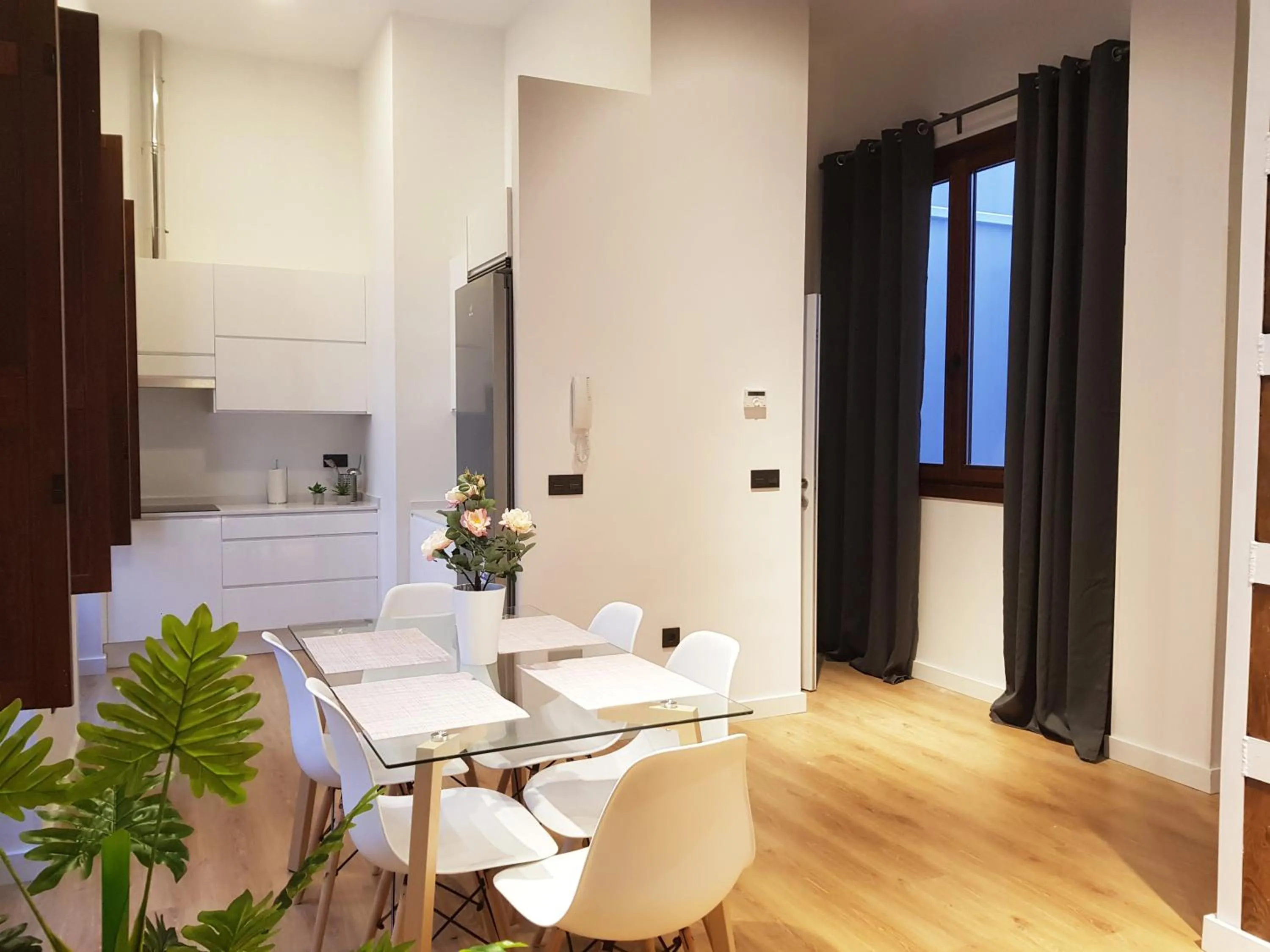 Kitchen or kitchenette in Apartamentos Granada Deluxe 3000