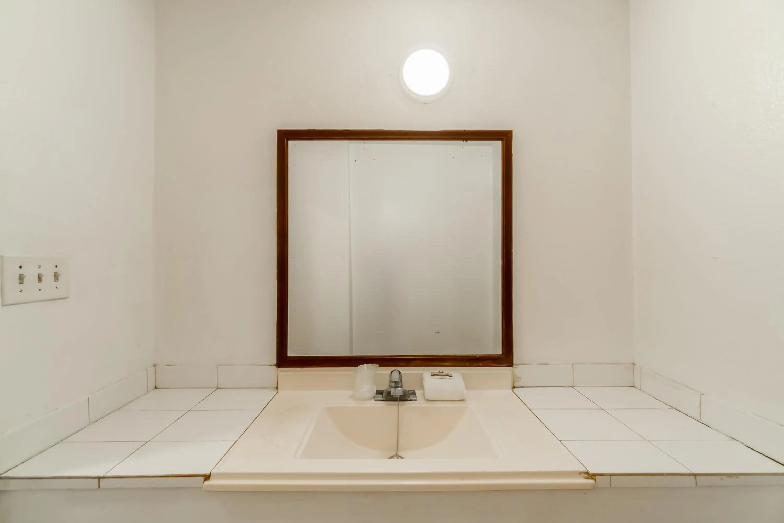 Bathroom in Hotel O Colonial Inn Brownsville Tx