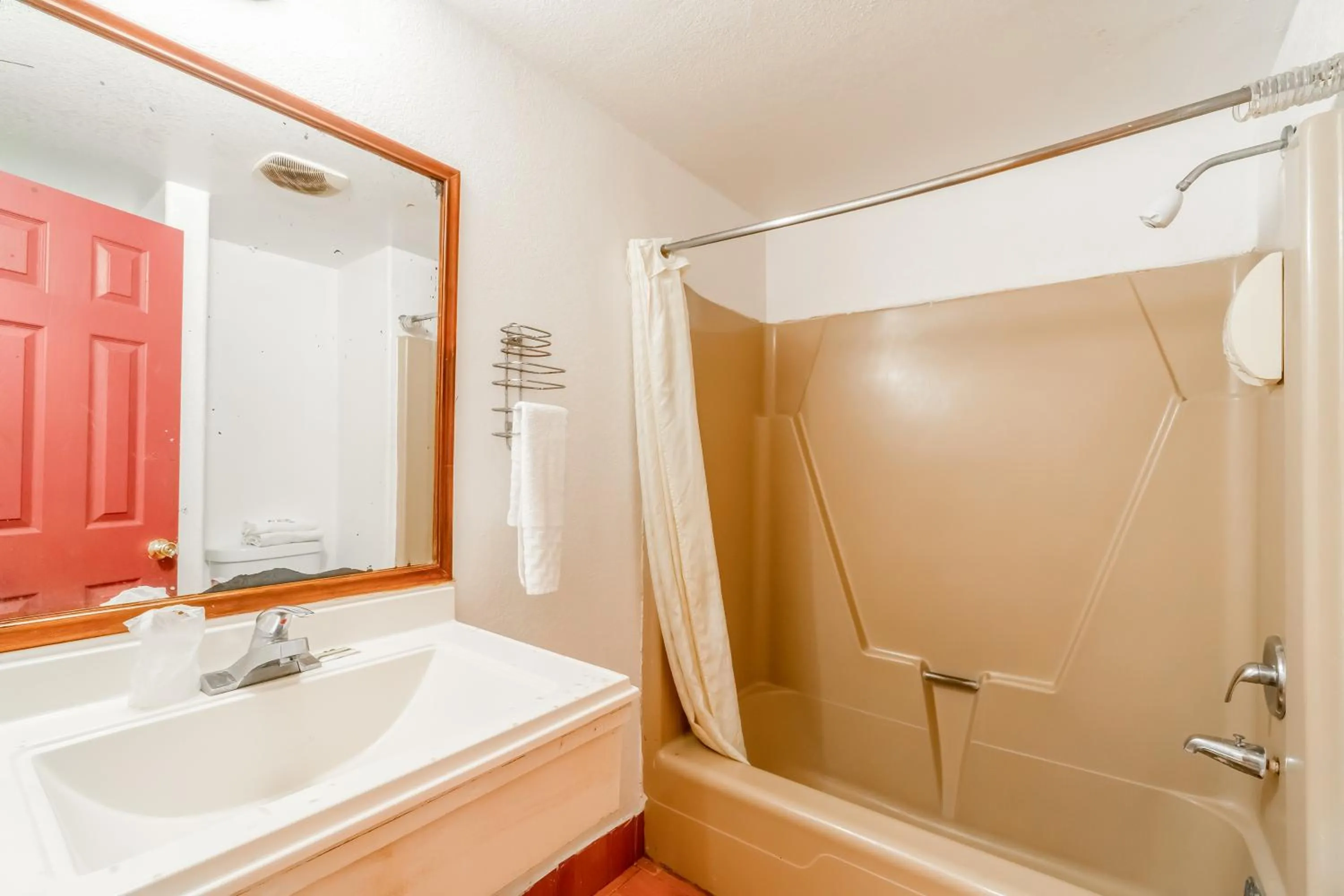 Bathroom in Hotel O Colonial Inn Brownsville Tx