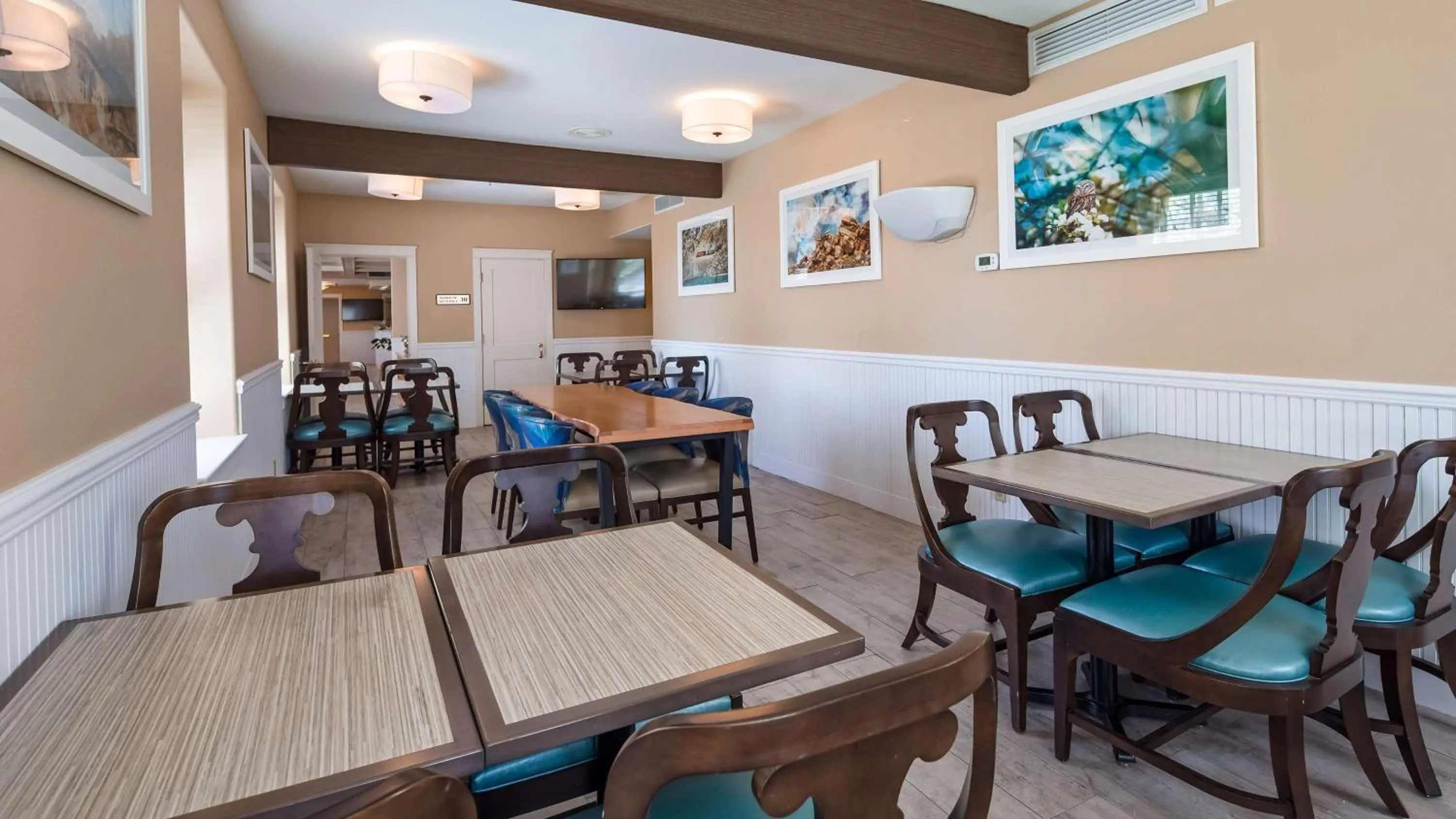 Restaurant/places to eat in Best Western Plus Plaza Hotel