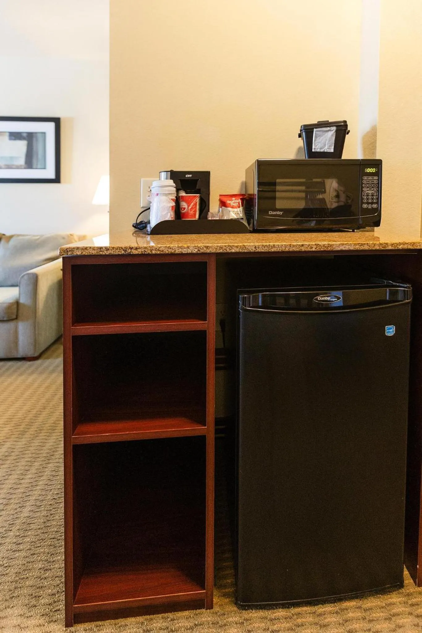 Coffee/tea facilities in Cobblestone Hotel & Suites - Knoxville