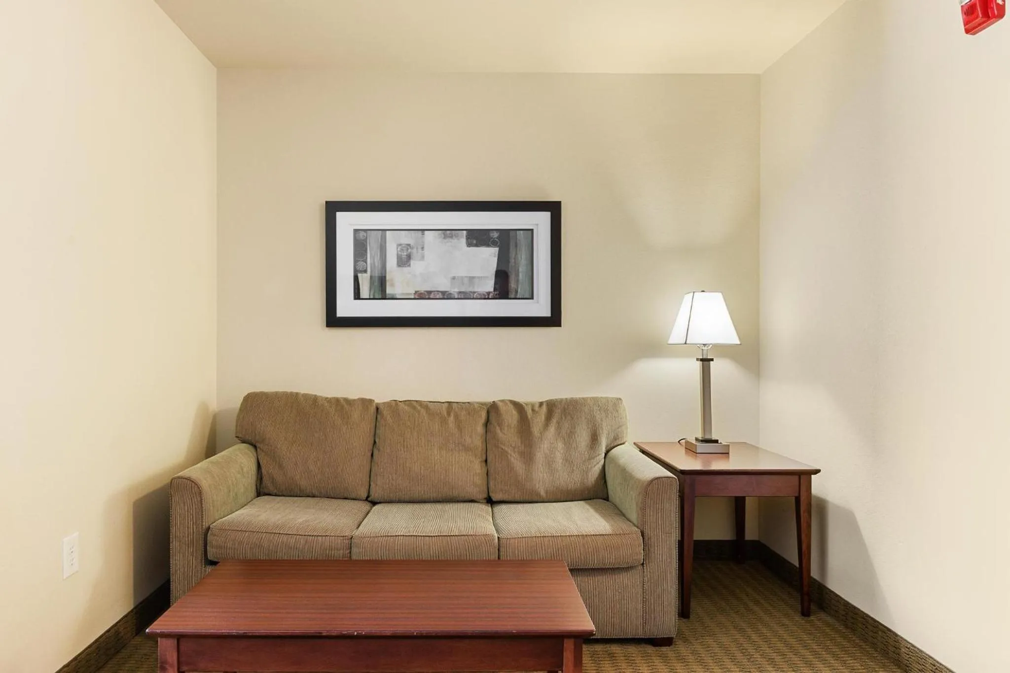 Seating area in Cobblestone Hotel & Suites - Knoxville