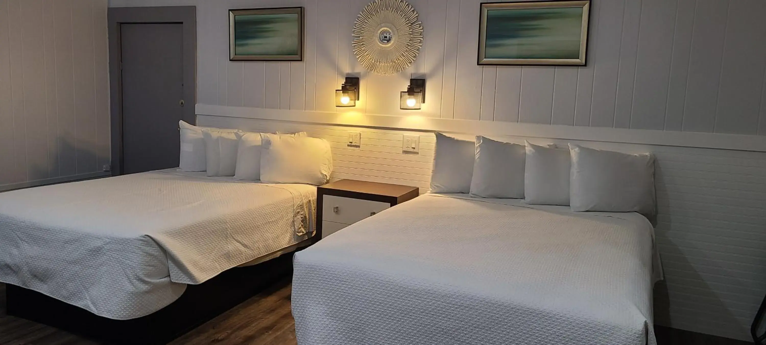 Poolside Pet-Friendly Efficiency with 2 Queen Beds in Outer Banks Motor Lodge Poolside Pet-Friendly Efficiency with 2 Queen Beds in Outer Banks Motor Lodge