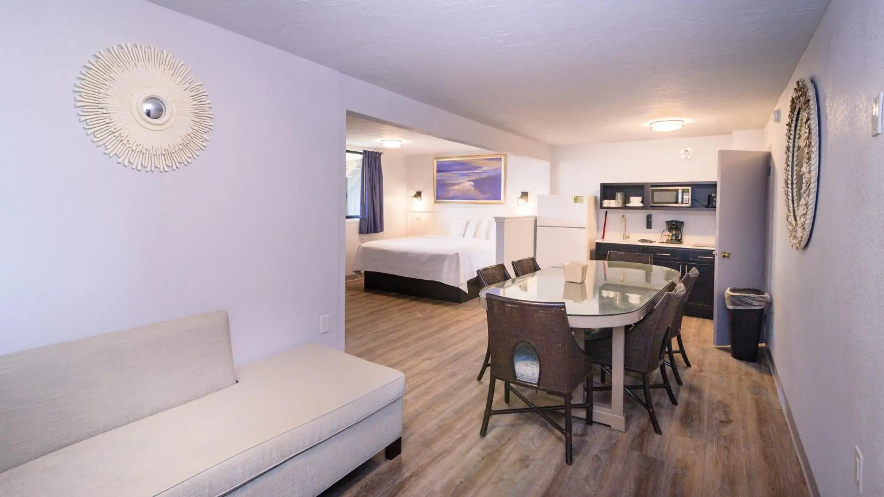 1st Floor: Oceanfront efficiency with 1 king and 2 queen beds in Outer Banks Motor Lodge 1st Floor: Oceanfront efficiency with 1 king and 2 queen beds in Outer Banks Motor Lodge