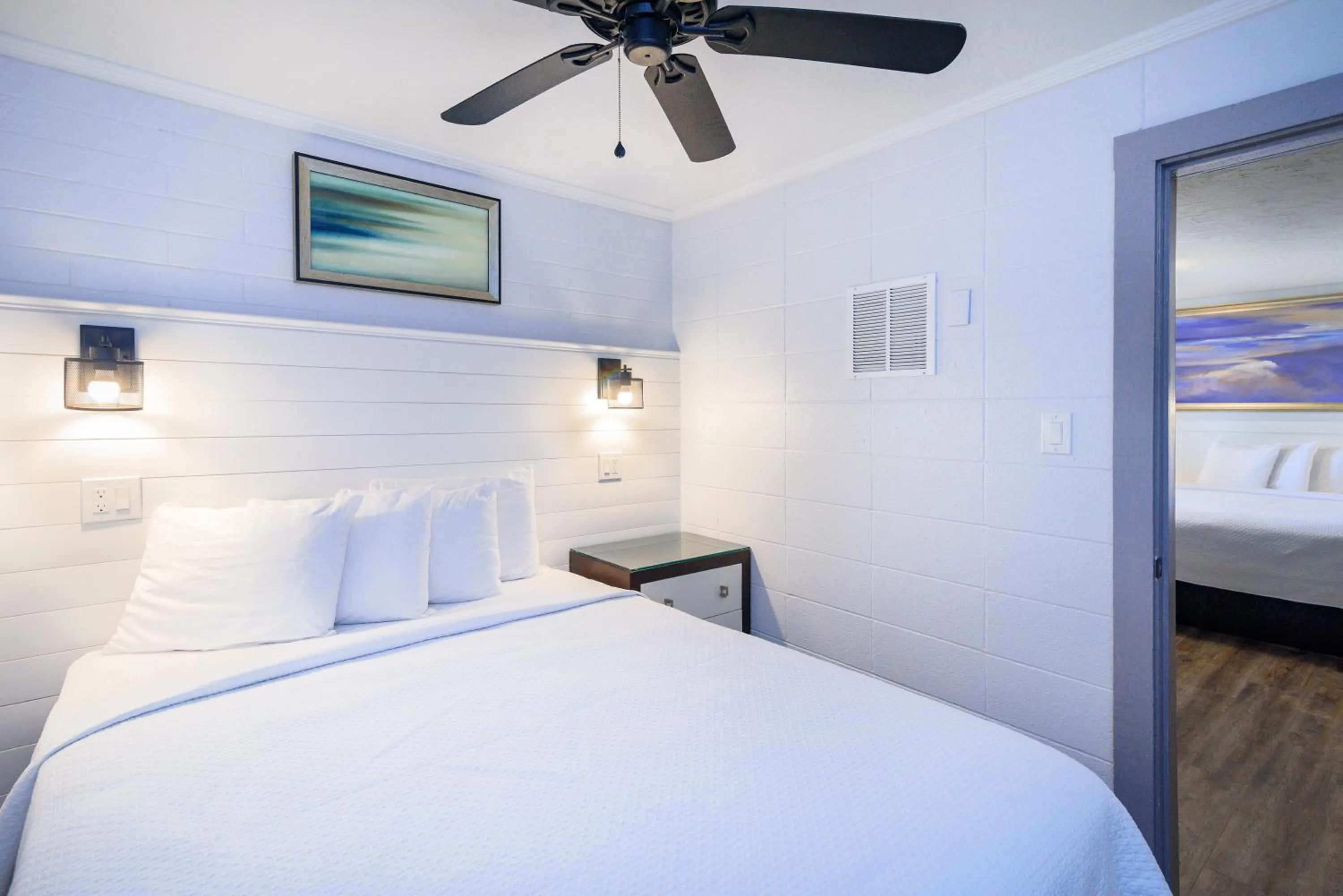 Bed in Outer Banks Motor Lodge