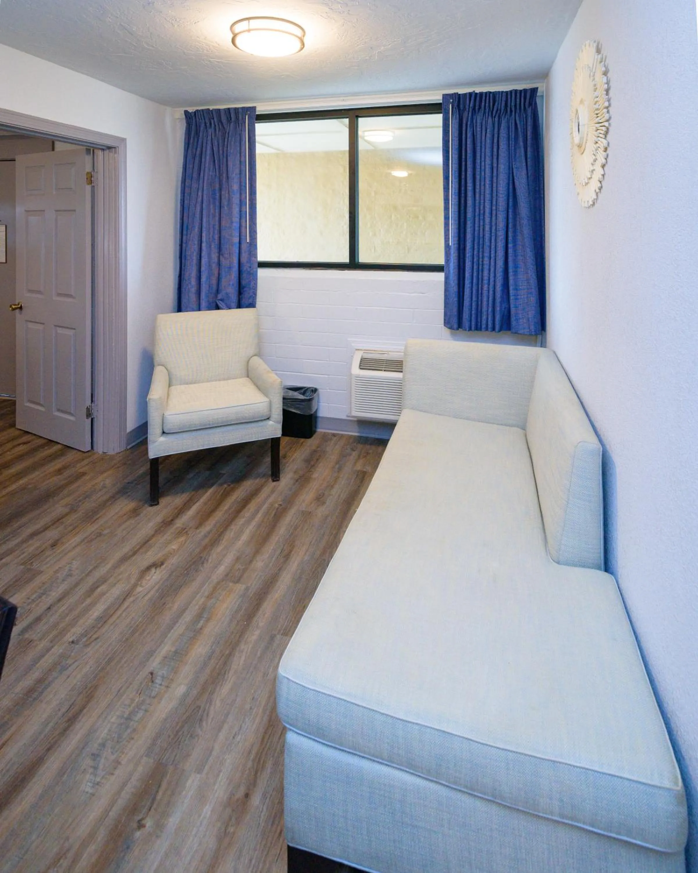 Bed in Outer Banks Motor Lodge