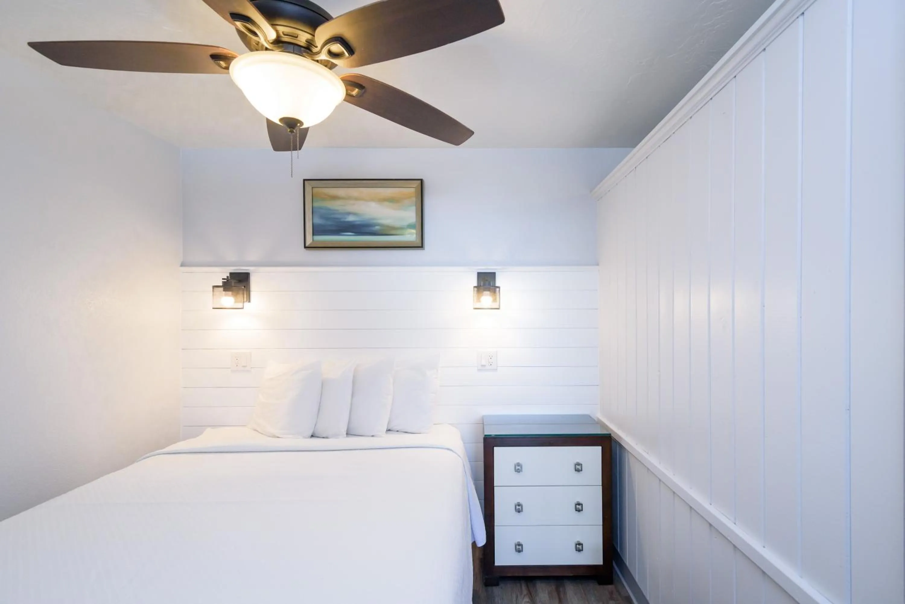 Bed in Outer Banks Motor Lodge