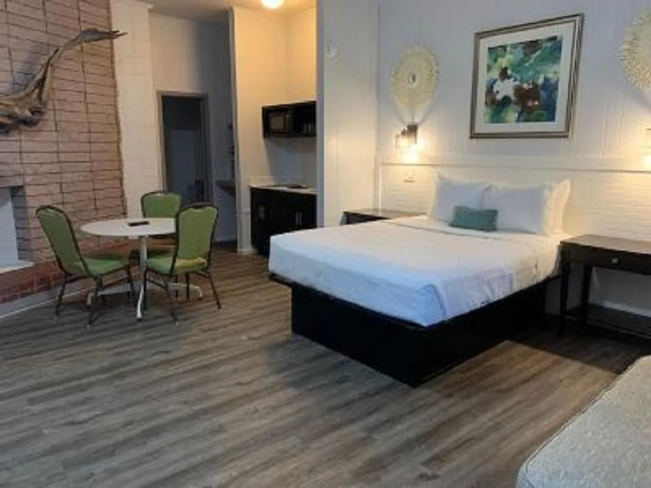 Bed in Outer Banks Motor Lodge