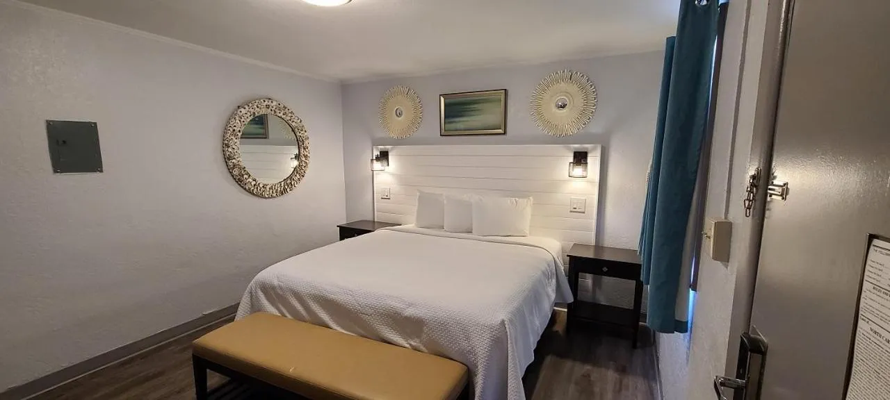 Bed in Outer Banks Motor Lodge