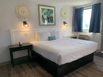 Bed in Outer Banks Motor Lodge